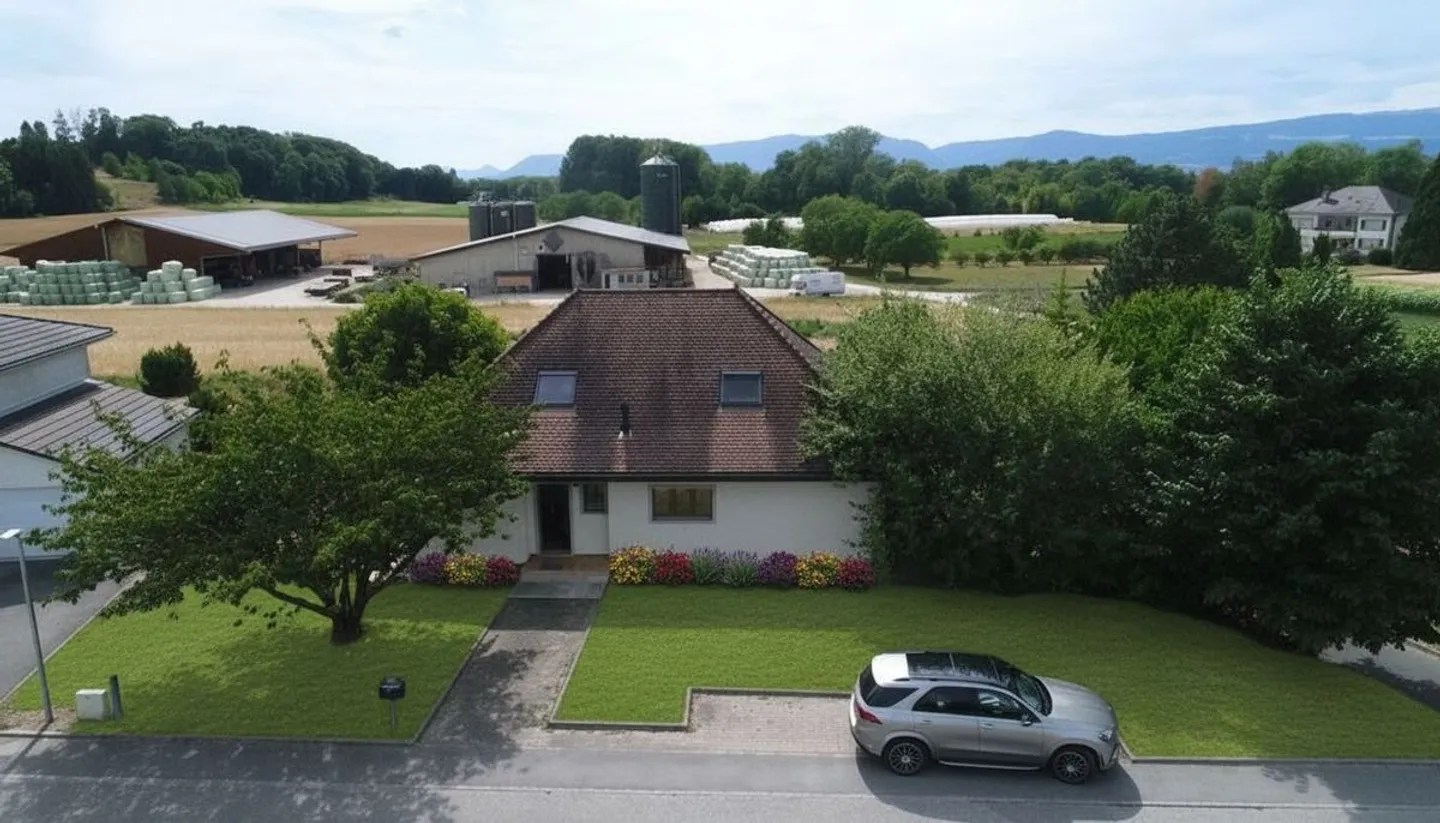 Spacious Family Home Near Lake - Photo 3 of 13