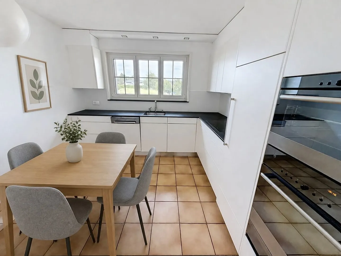 Spacious Family Home Near Lake - Photo 7 of 13