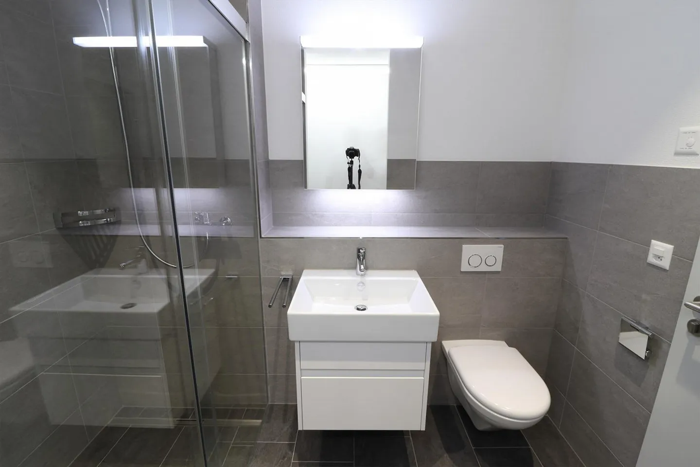 Modern ground floor apartment with beautiful garden seating area - Photo 4 of 8