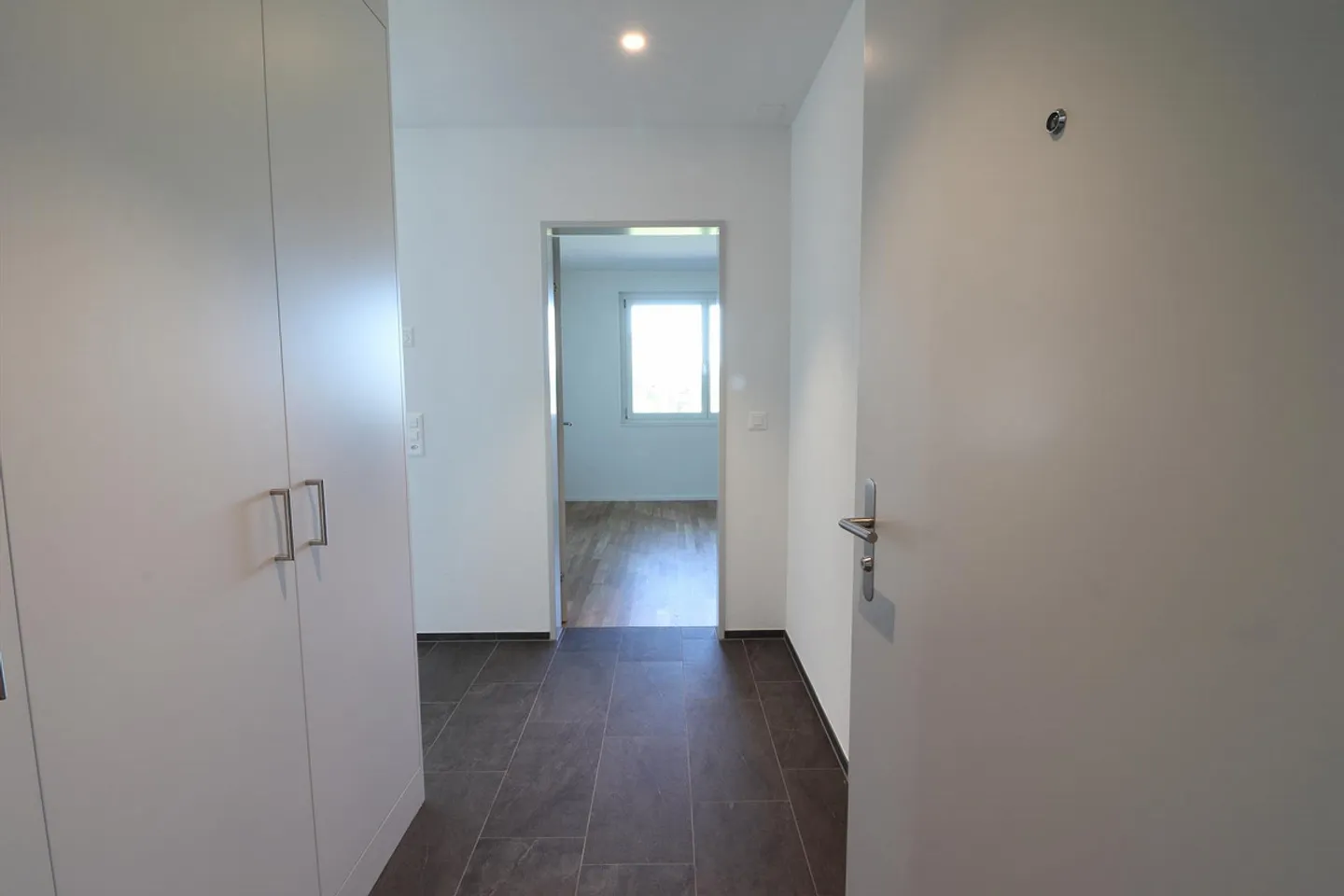 Modern ground floor apartment with beautiful garden seating area - Photo 5 of 8