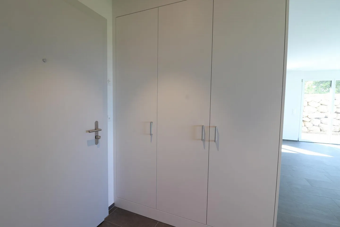 Modern ground floor apartment with beautiful garden seating area - Photo 6 of 8