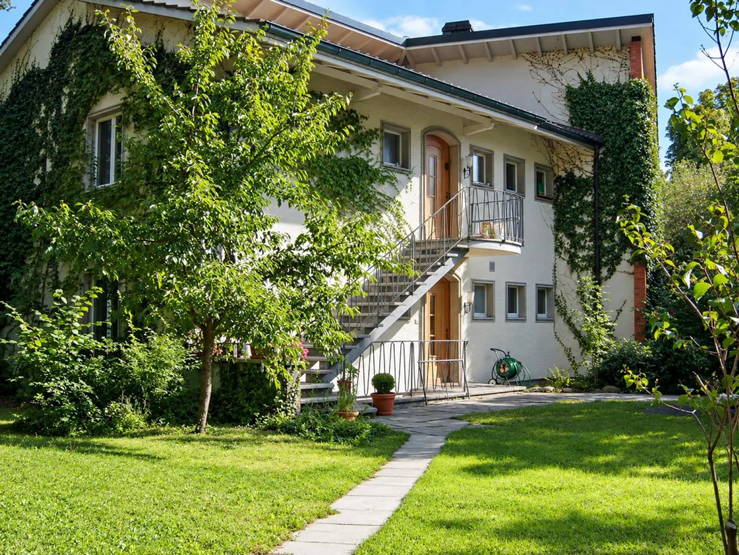 Moderne Wohnung mit grossem Garten - Foto 2 von 14
