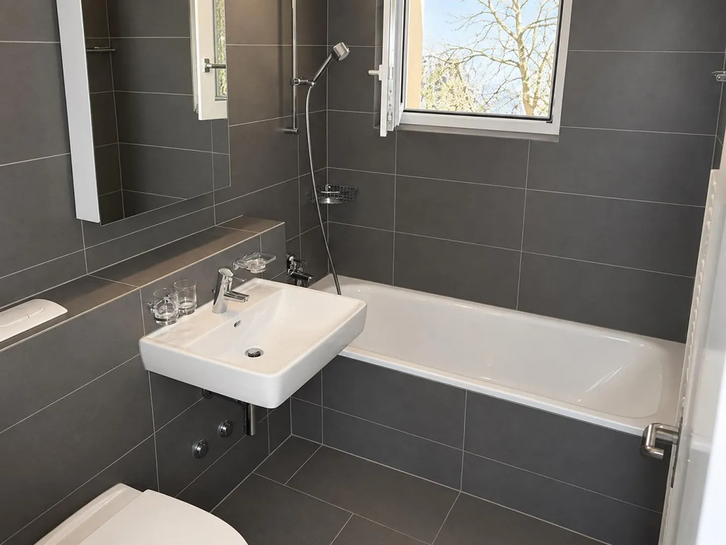 Moderne Wohnung mit grossem Garten - Foto 10 von 14