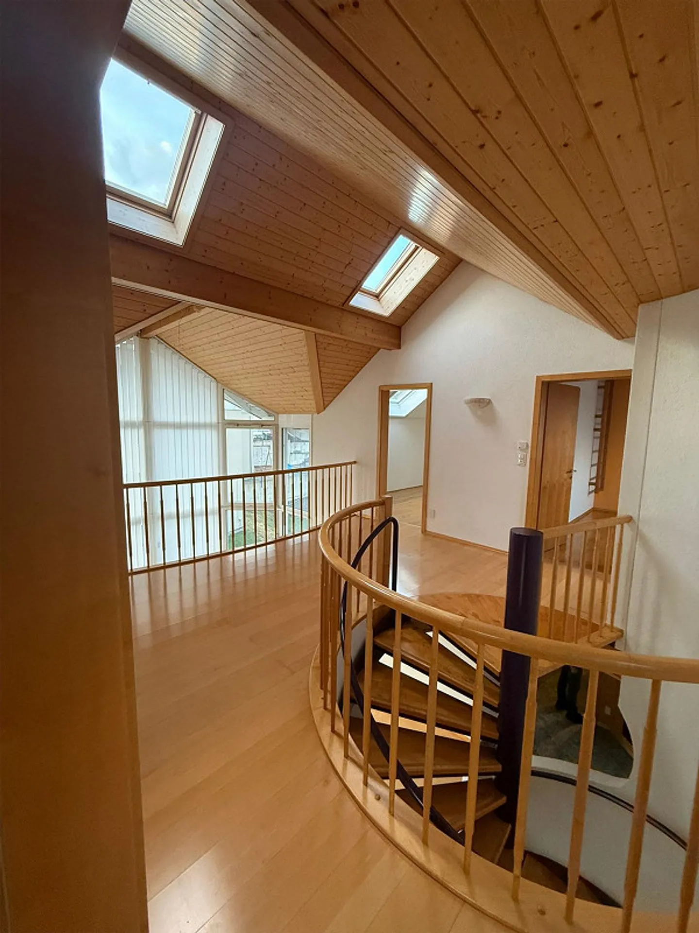 Maison individuelle attrayante avec appartement séparé et belle vue - Photo 9 sur 17