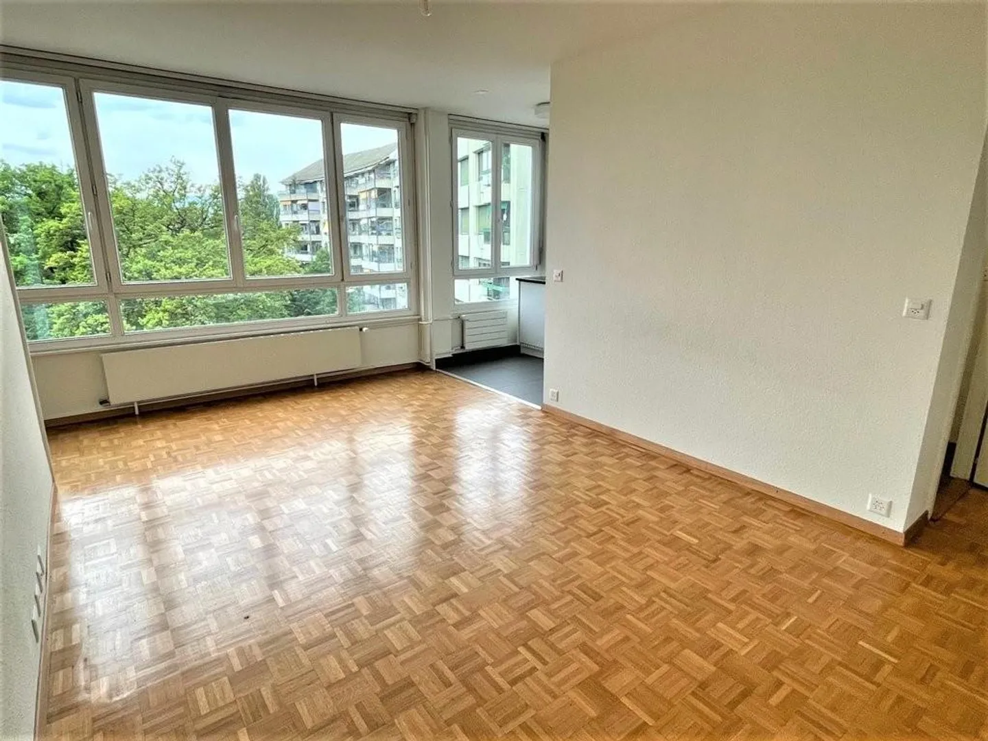 Vicino all'aeroporto in un quartiere familiare - Foto 4 di 8