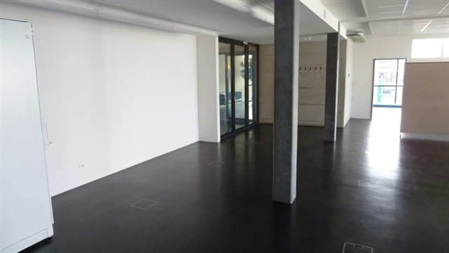Espace de bureau agrandi - emménagez et commencez - Photo 1 sur 11
