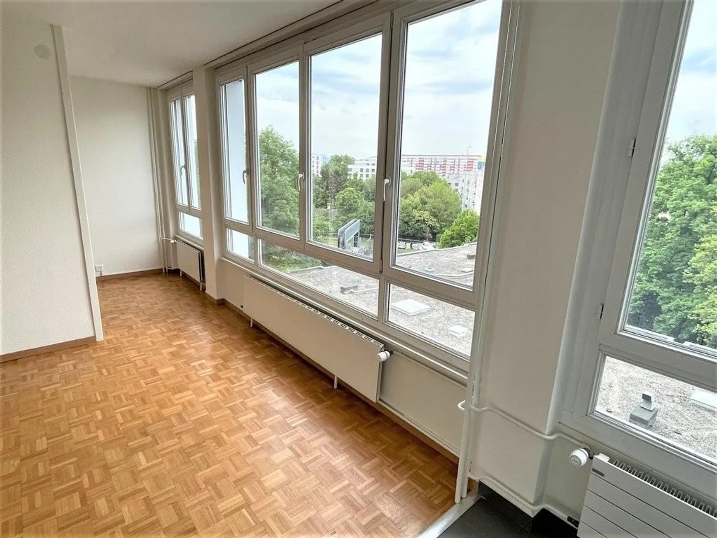 Vicino all'aeroporto in un quartiere familiare - Foto 6 di 8