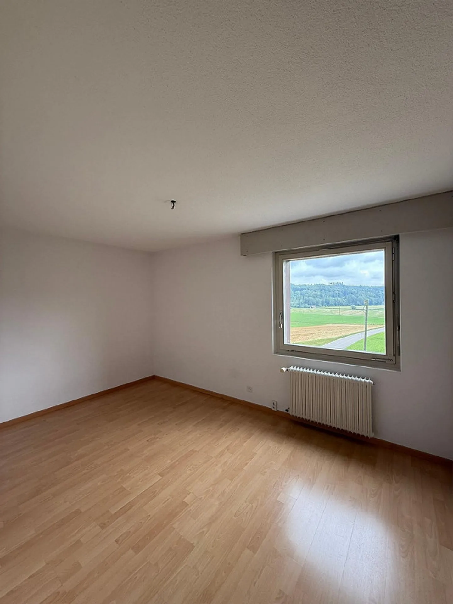 Charmante appartement de 4,5 pièces avec balcon et garage à Rosshäusern - Photo 6 sur 7