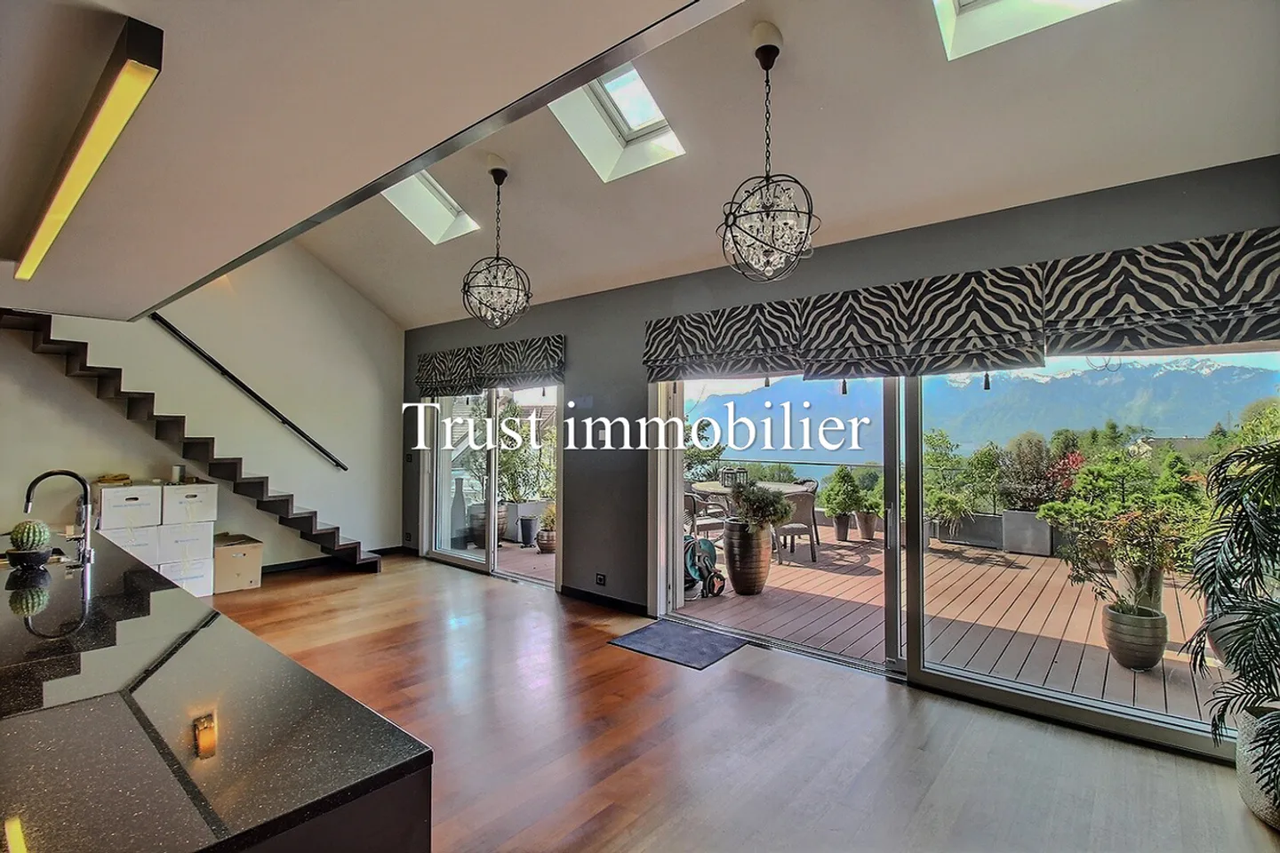 Duplex for sale - Photo 1 of 15