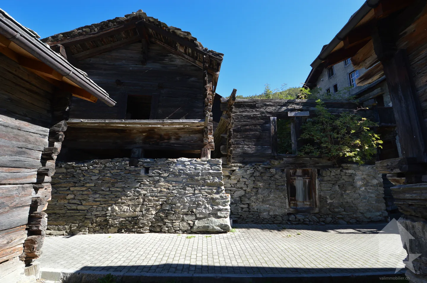 Charmantes Chalet in Oberstalden - Foto 3 von 12