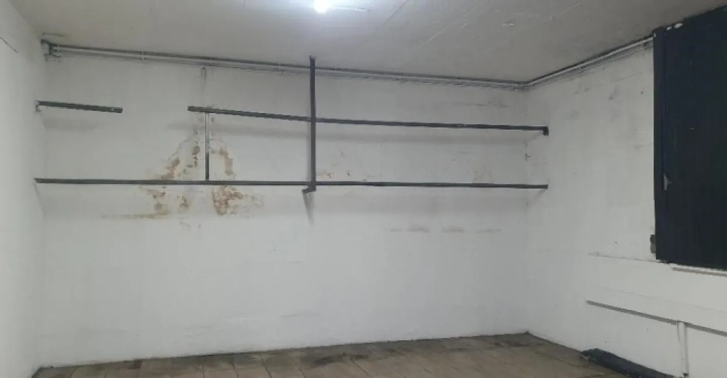 Garage or Workshop Space in Sion - Photo 3 of 4