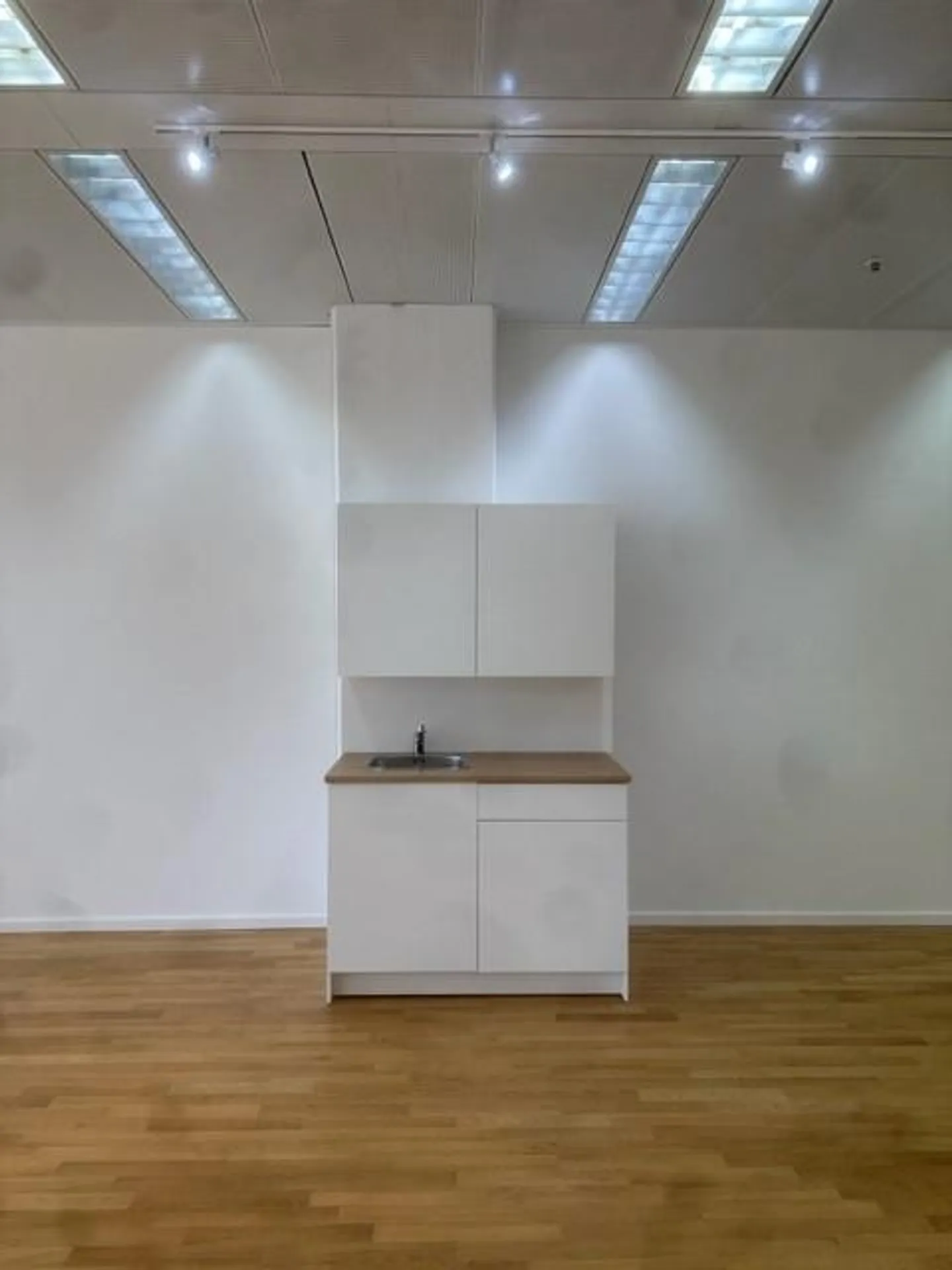 Unique opportunity in TMC..!! in the popular 4th floor showroom/office - Photo 5 of 9