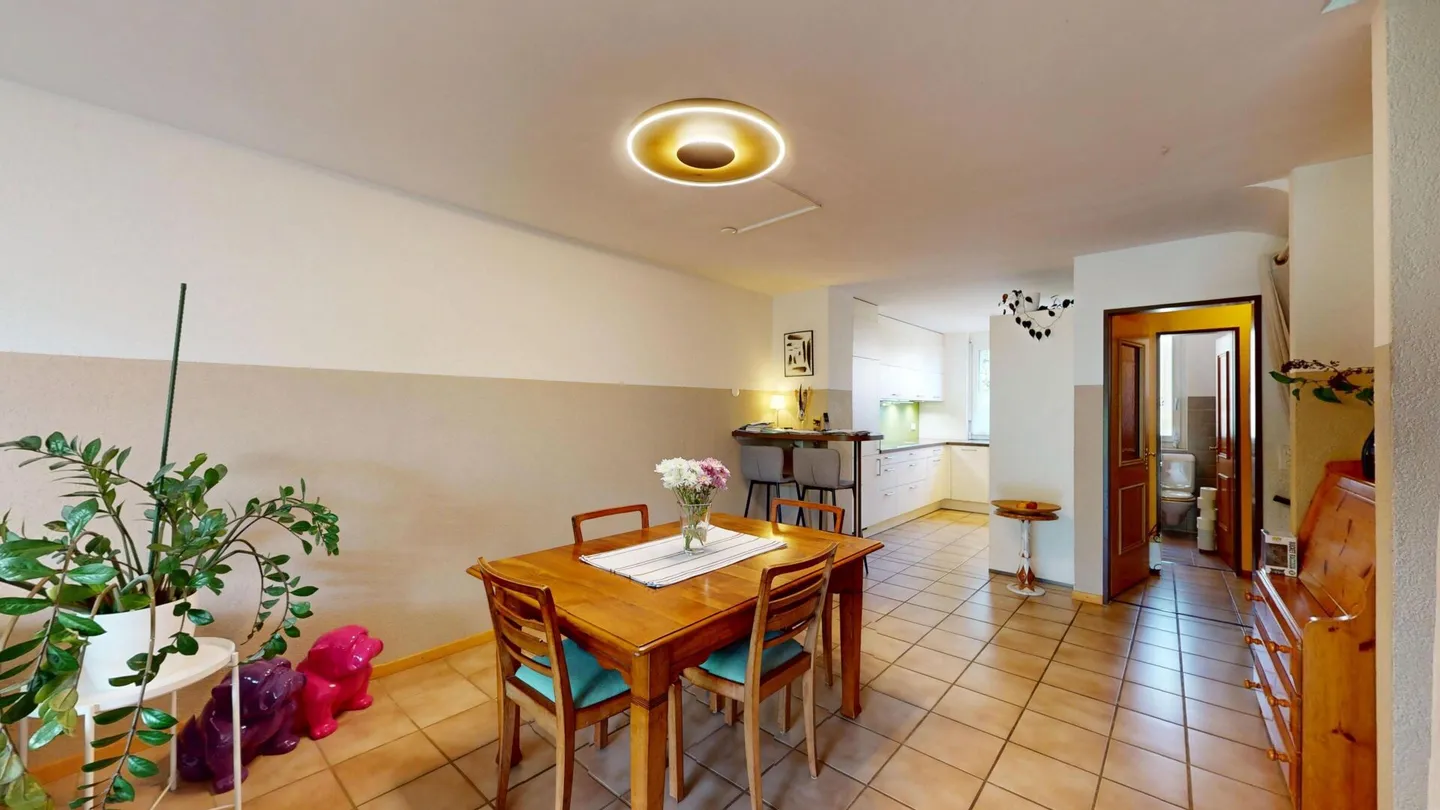 Geräumiges Reihenhaus in ruhiger Lage - Foto 2 von 9