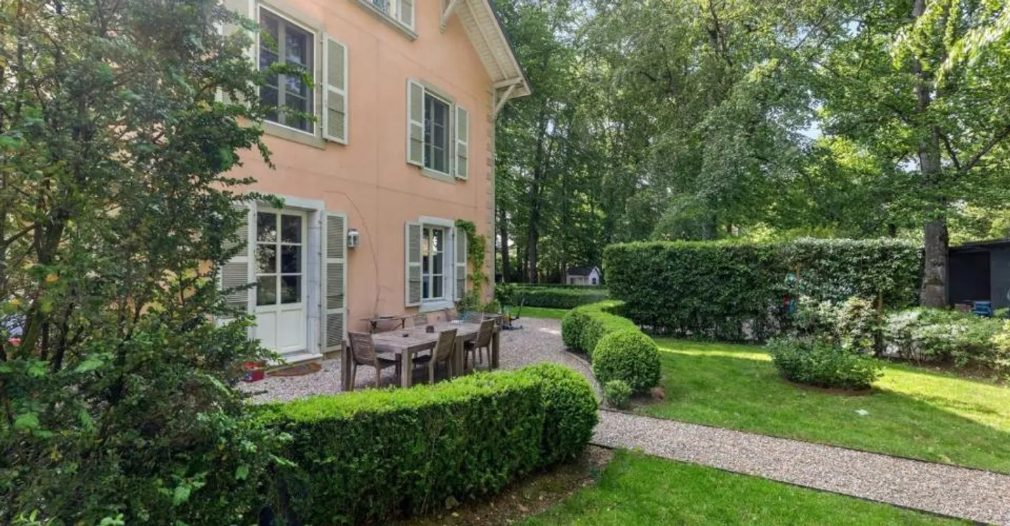 Außergewöhnliches Anwesen nur wenige Schritte vom See entfernt - Foto 4 von 12