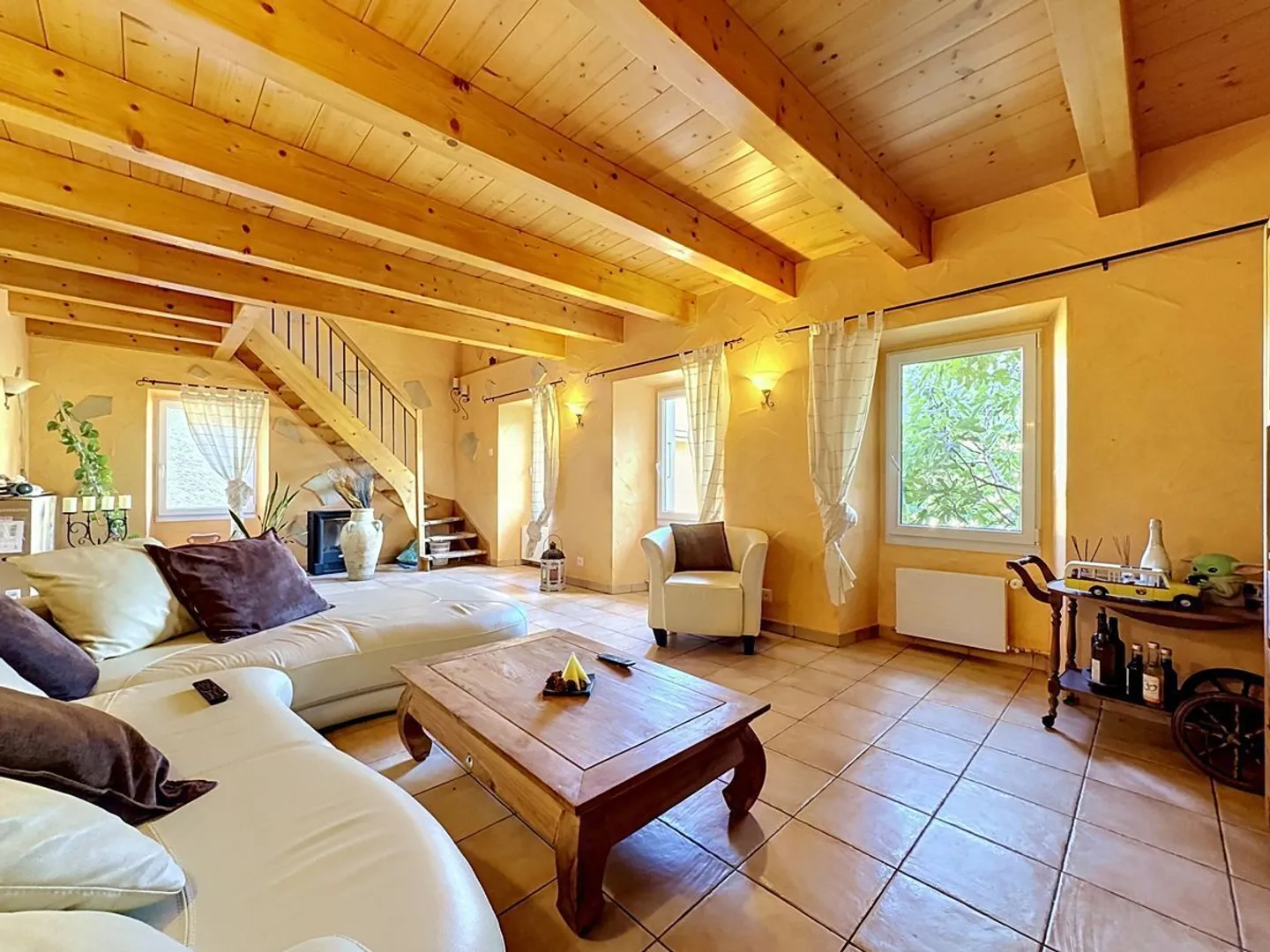 Dorfhaus mit zwei Wohnungen und Scheune mit großem Potenzial - Foto 2 von 13