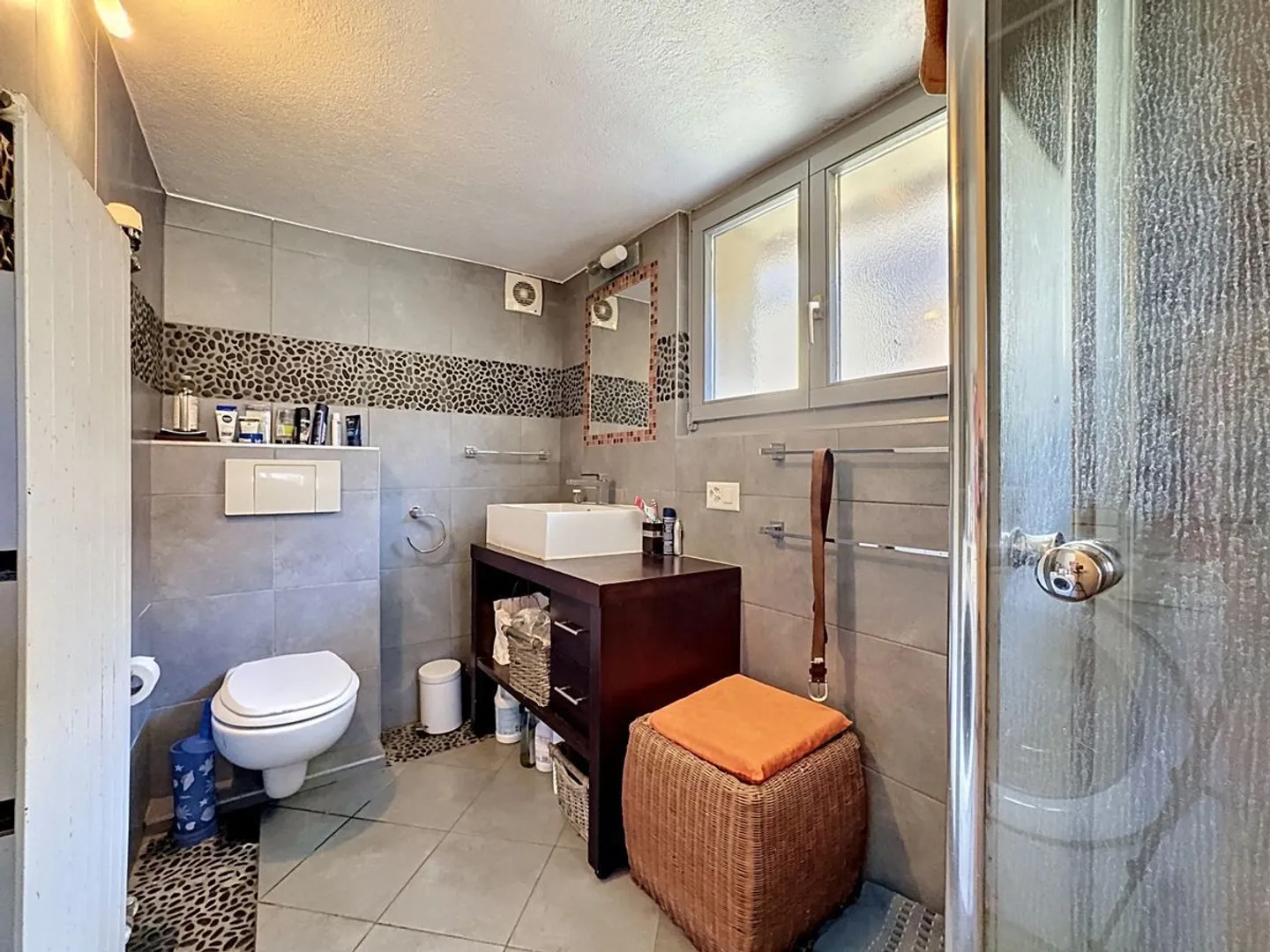 Dorfhaus mit zwei Wohnungen und Scheune mit großem Potenzial - Foto 6 von 13