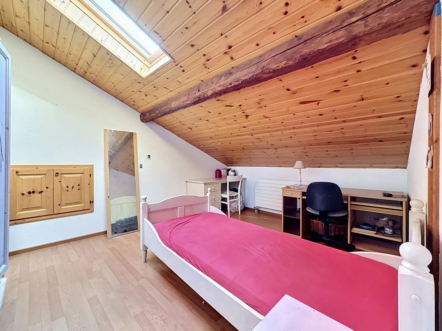 Dorfhaus mit zwei Wohnungen und Scheune mit großem Potenzial - Foto 10 von 13