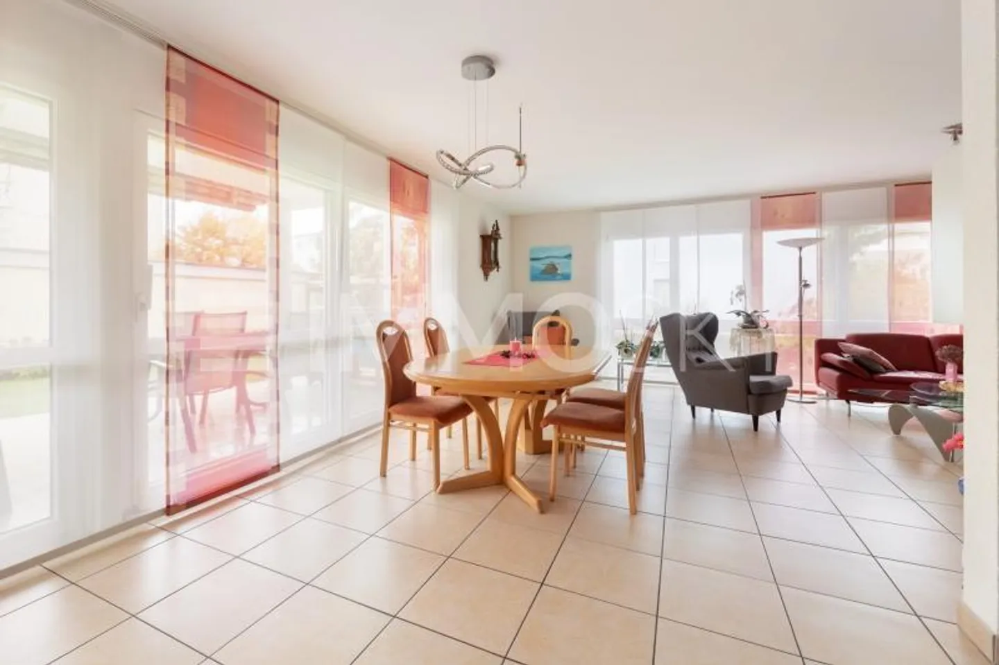 Stylish home in harmony with nature - Photo 3 of 5