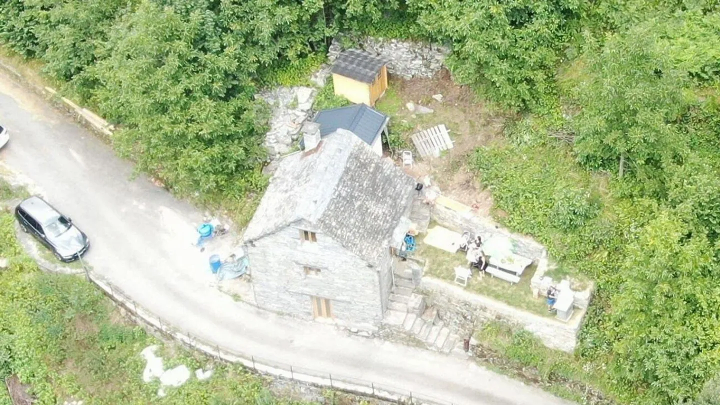 RIFUGIO RUSTICO CON VISTA PANORAMICA SULLE MONTAGNE - Foto 1 di 6
