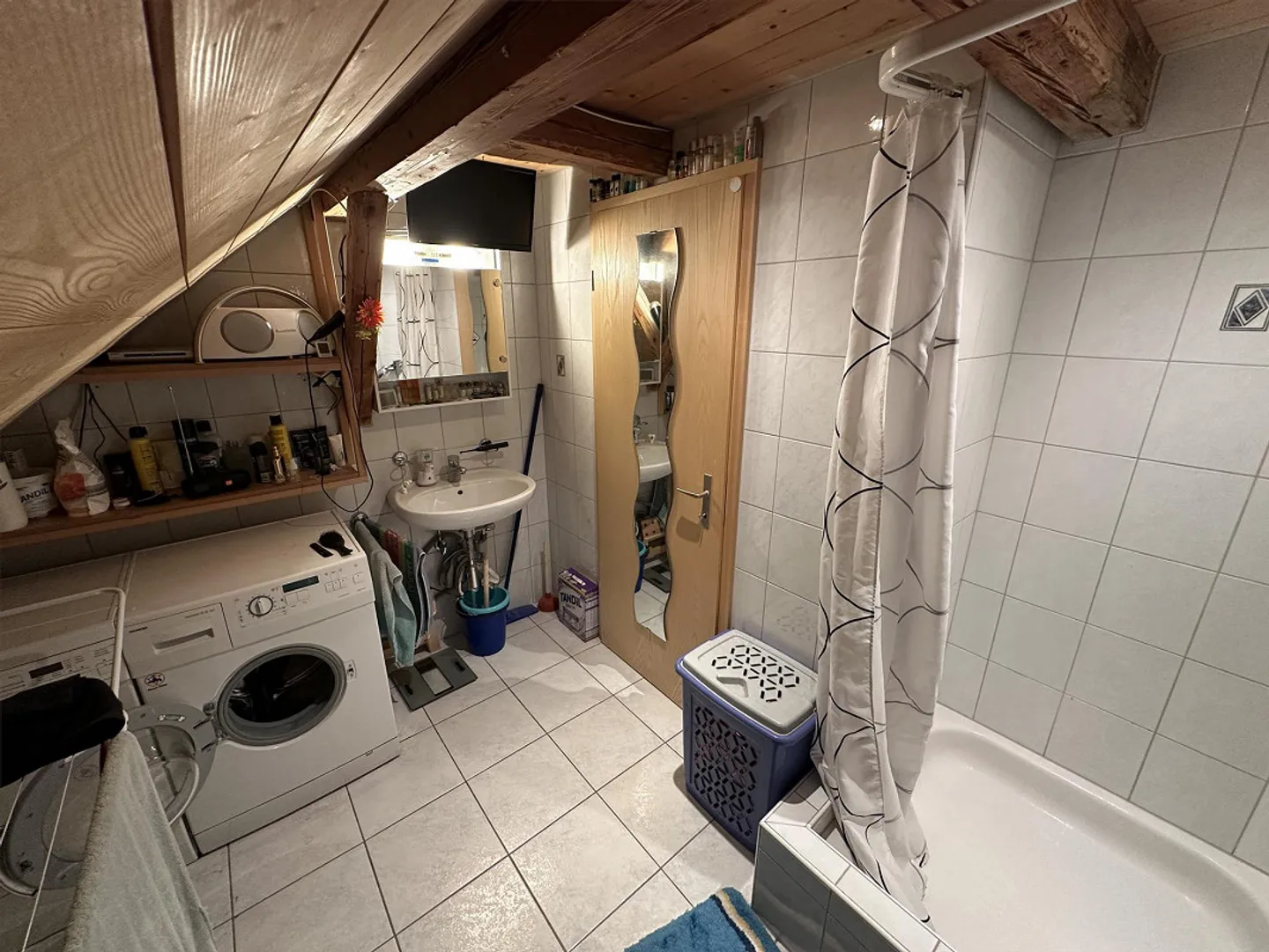 Charming 2.5-room attic apartment & balcony in Ötwil near Gähwil (Kirchberg) - Photo 7 of 8