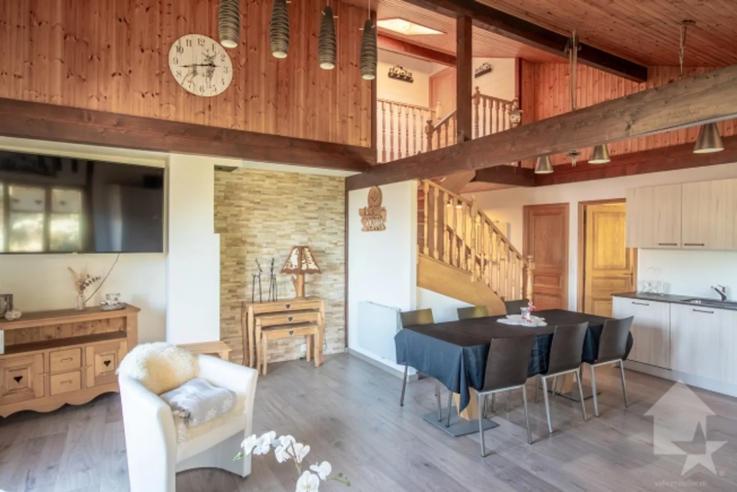 «Superbe duplex de 6 pièces au calme et complètement rénové» - Photo 3 sur 13