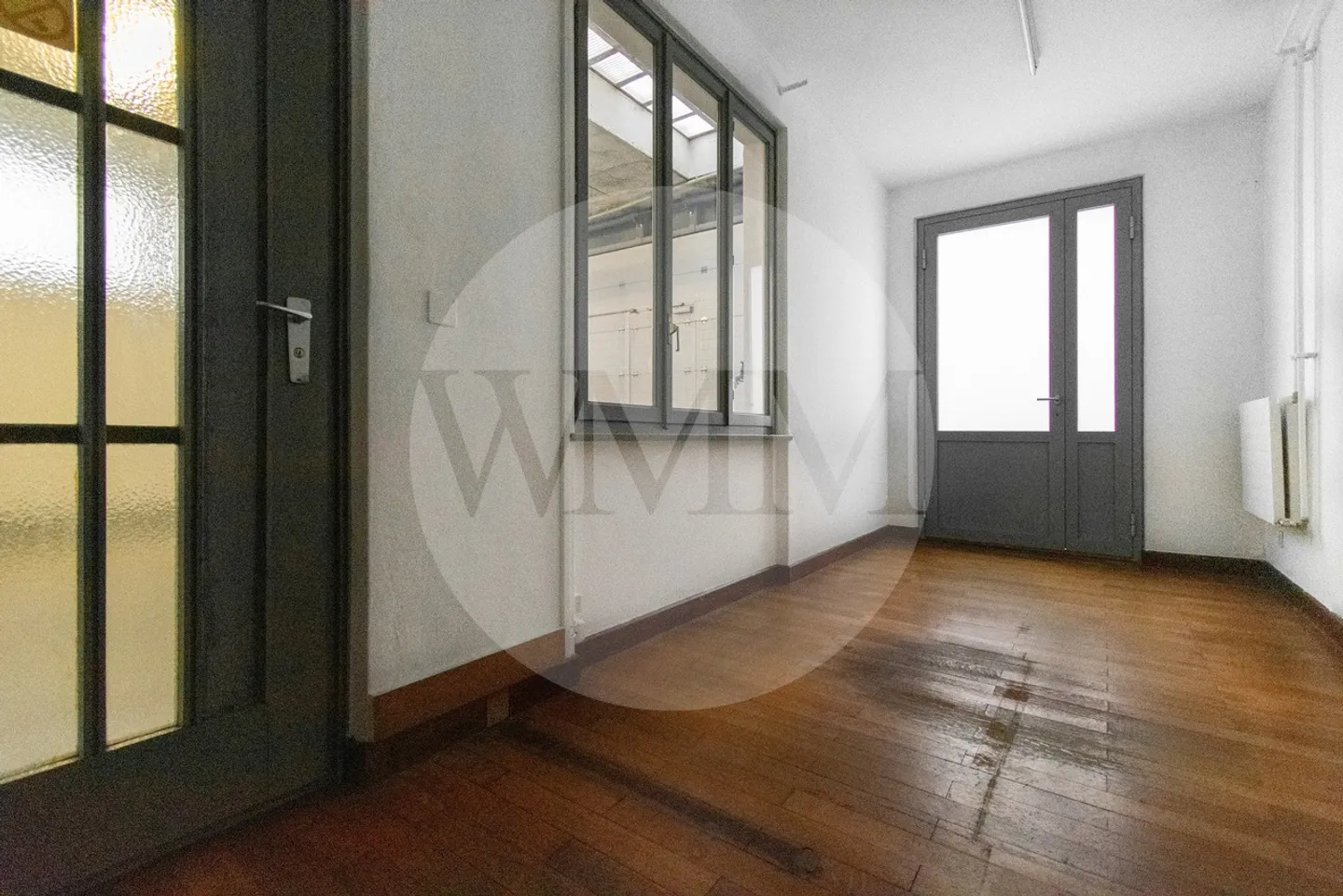 ENTREPÔT AVEC BUREAU ET ACCÈS INDÉPENDANTS - Photo 1 sur 3