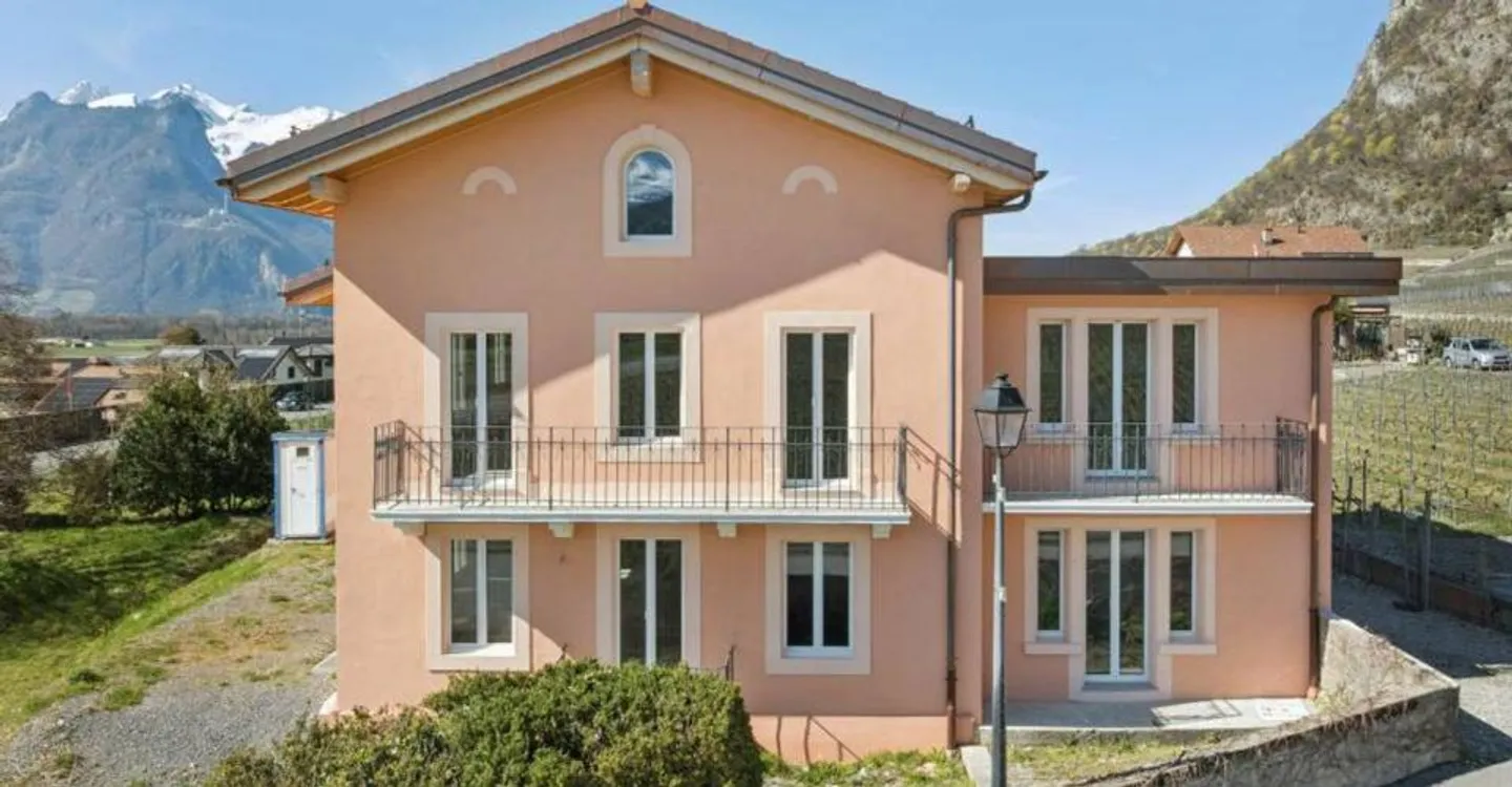 Bella villa individuale parzialmente ristrutturata - Foto 1 di 7