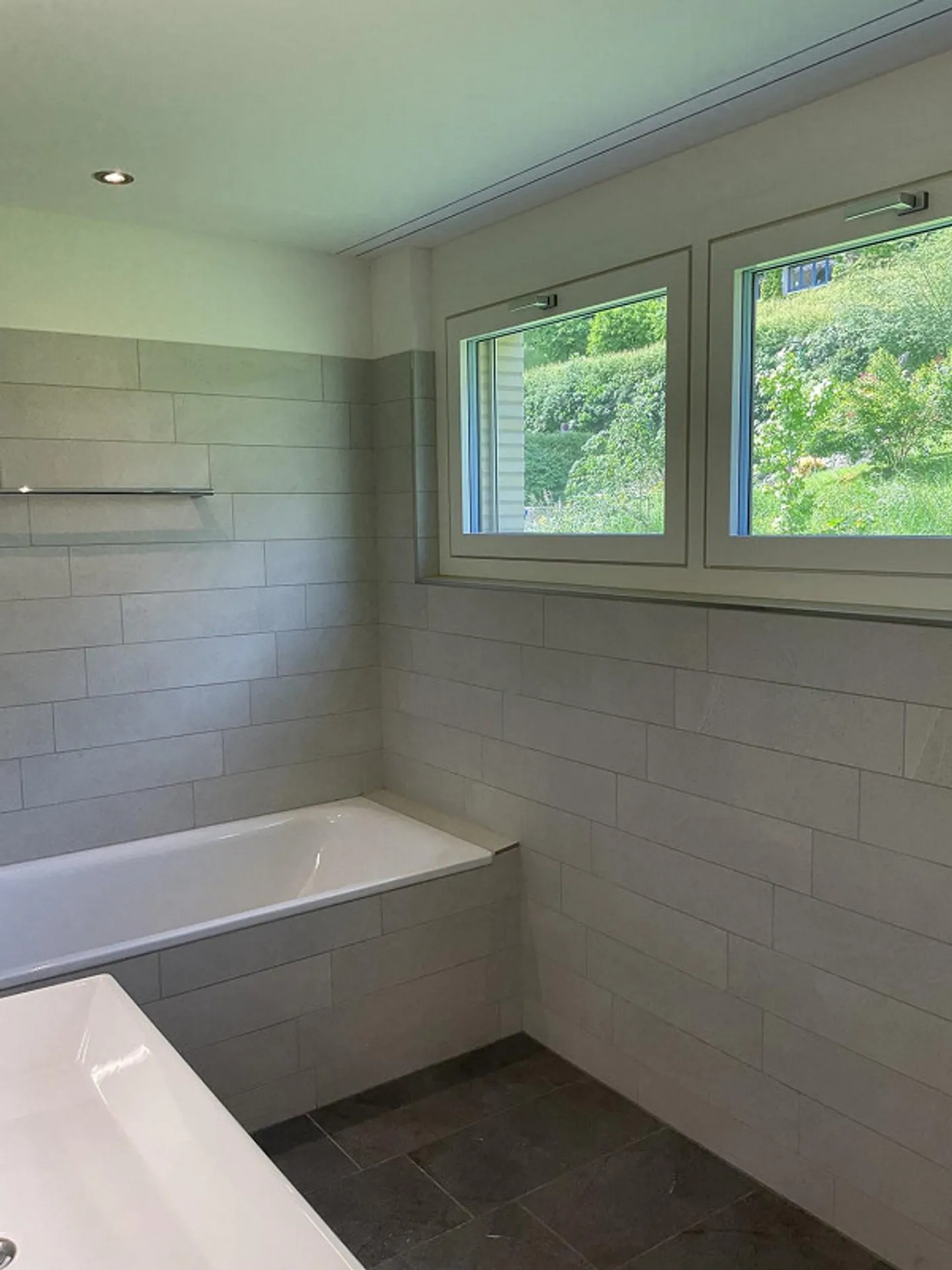 Modern 4.5-room terrace apartment with east & west patio - Photo 5 of 8