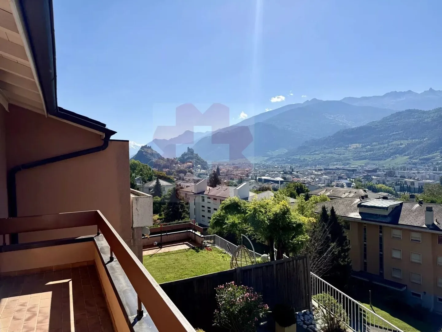 Maison familiale avec vue panoramique et potentiel de rénovation exceptionnel ? Gravelone, Sion - Photo 3 sur 13