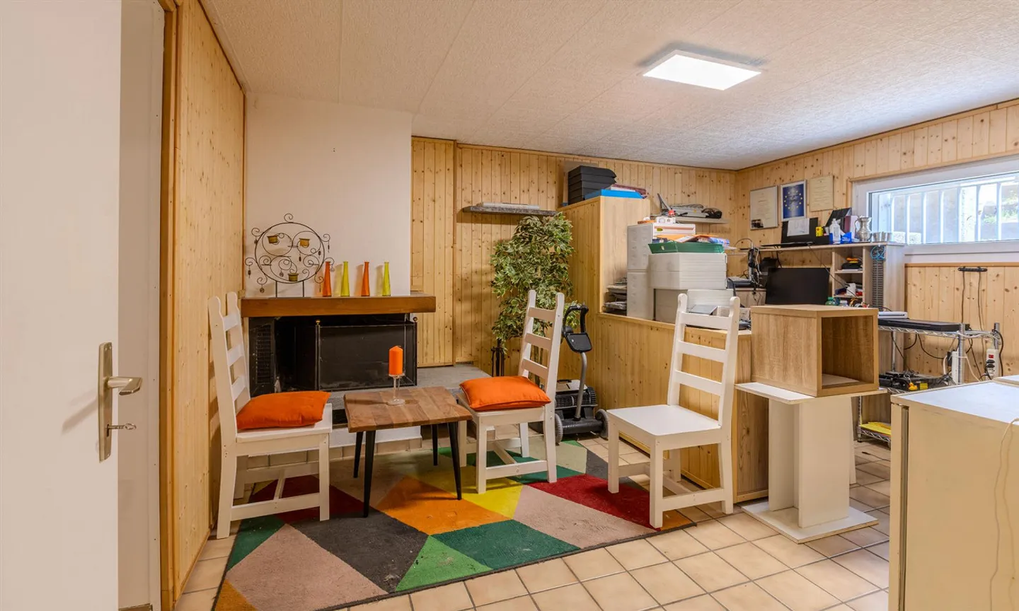 VILLA 5.5 AUF EINER EBENE MIT GROSSEM GELÄNDE UND SCHWIMMBAD IN CAMORINO - Foto 8 von 9