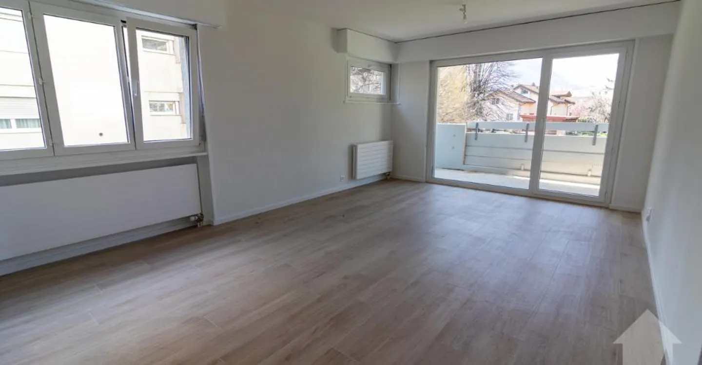 Stylish 3.5-Room Apartment - Photo 2 of 10