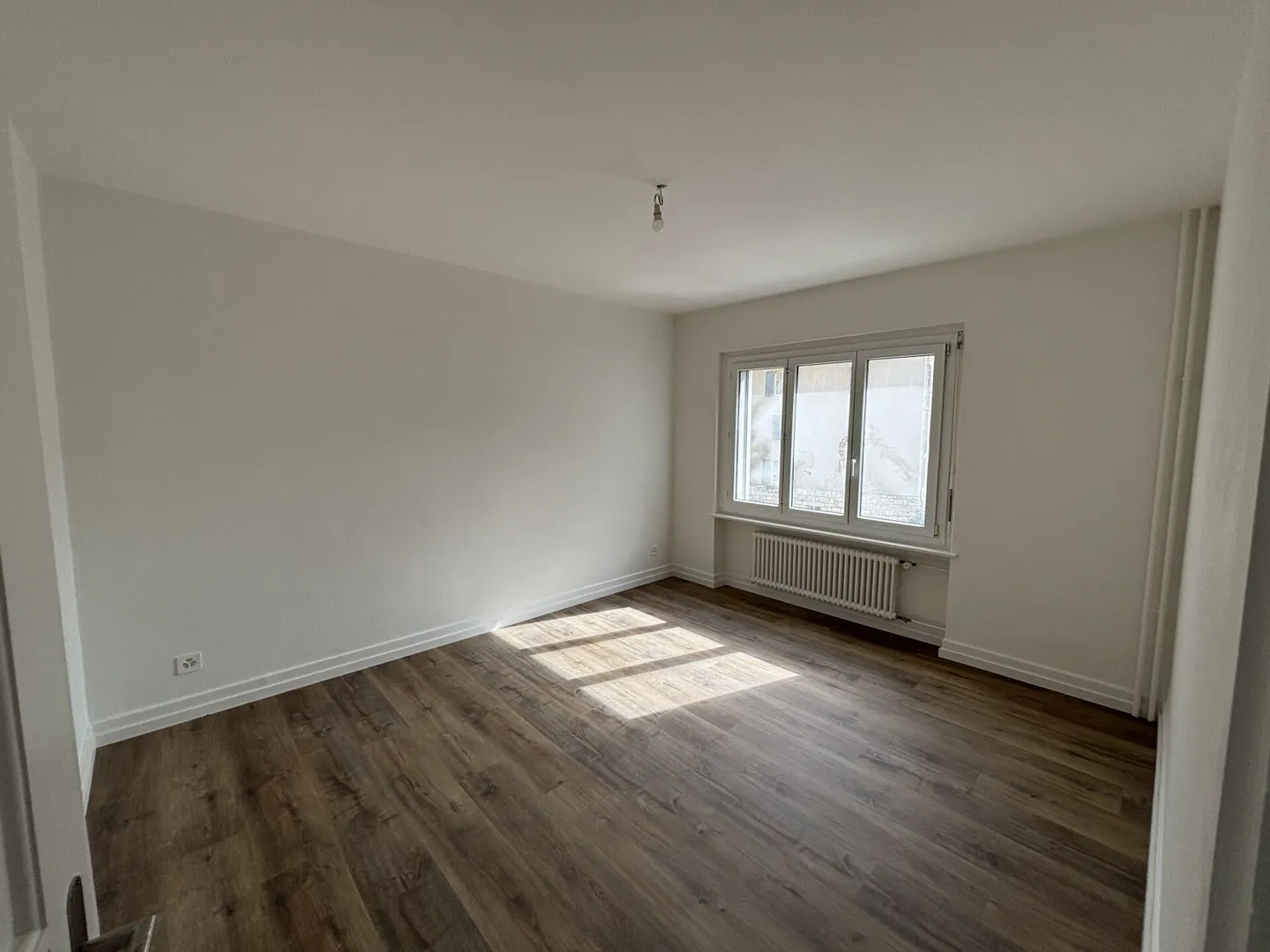 Appartamento di 3 stanze completamente ristrutturato con balcone - Foto 4 di 8