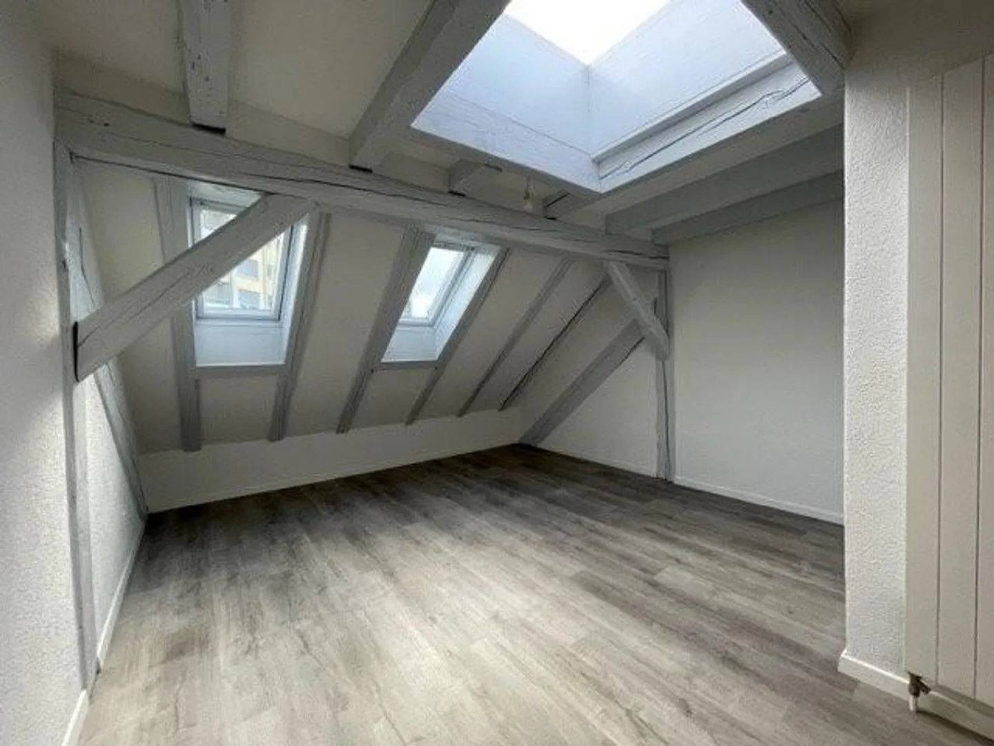 Completely renovated 3-room apartment - Photo 3 of 7