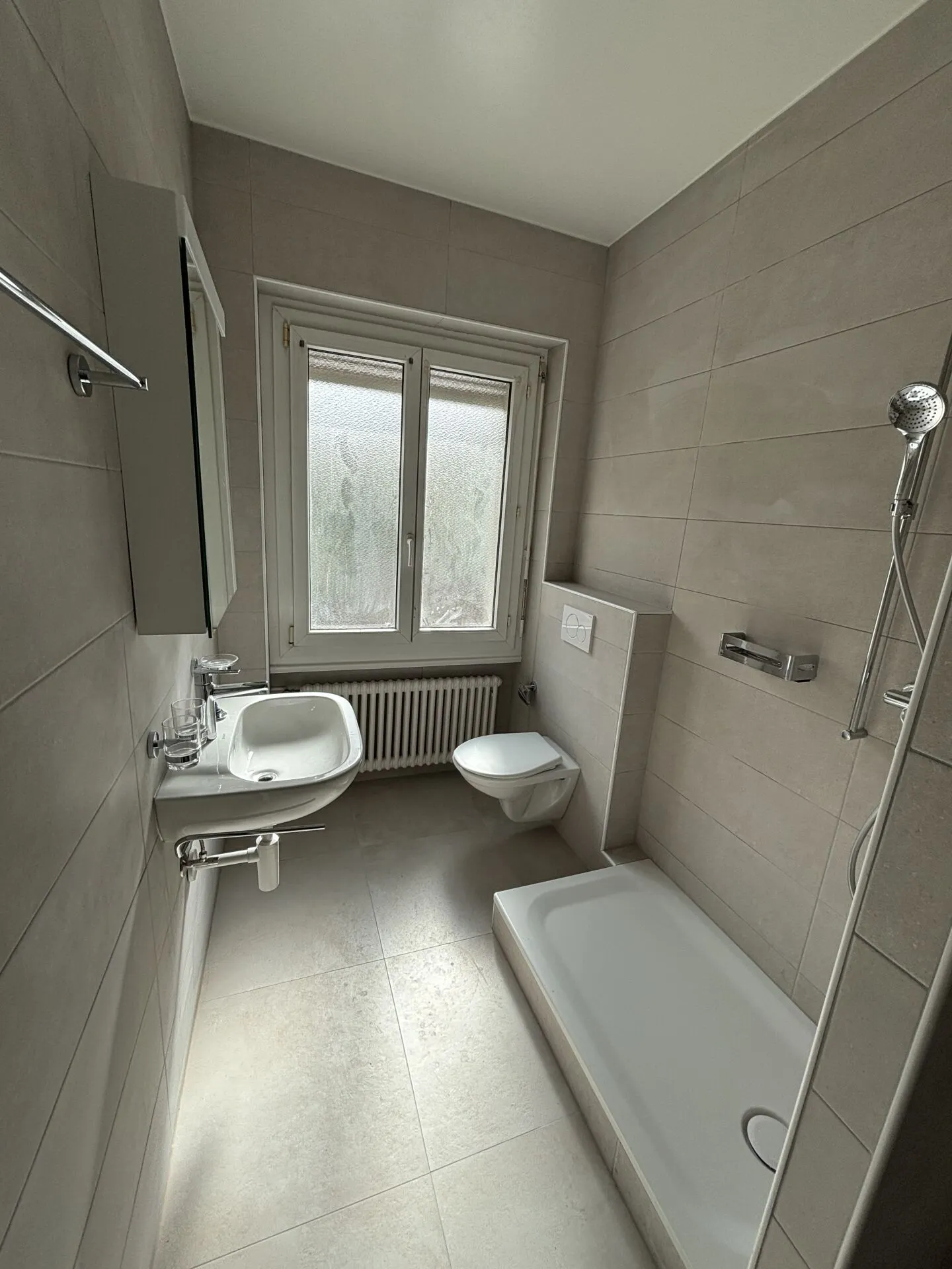 Appartamento di 3 stanze completamente ristrutturato con balcone - Foto 6 di 8