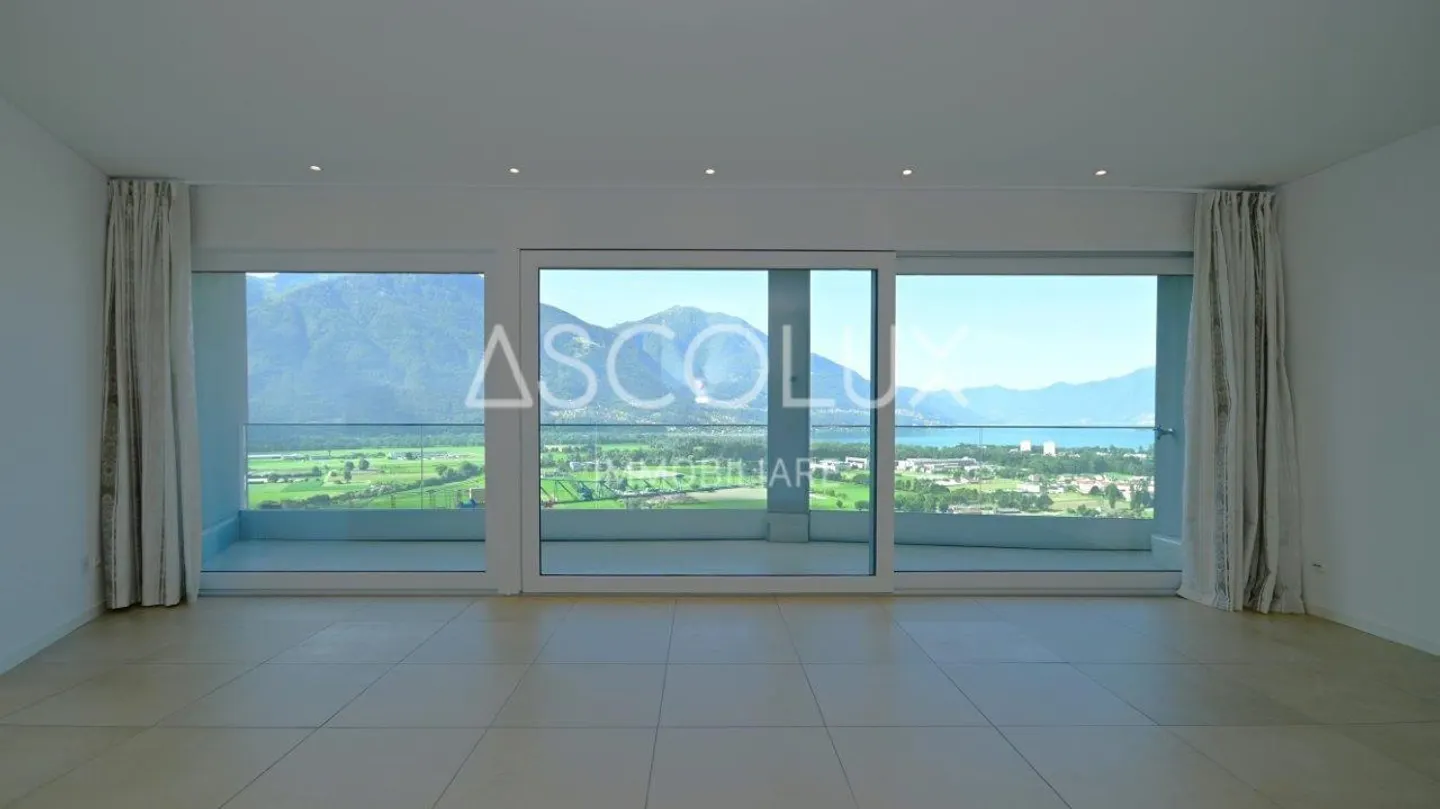 Modern Apartment with Lake View - Photo 10 of 30