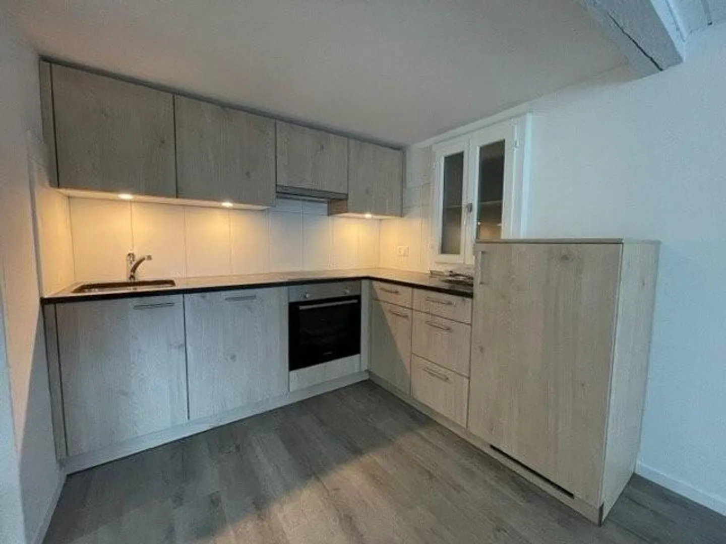 Completely renovated 3-room apartment - Photo 4 of 7