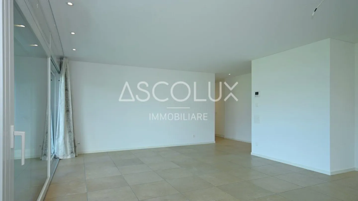 Modern Apartment with Lake View - Photo 14 of 30