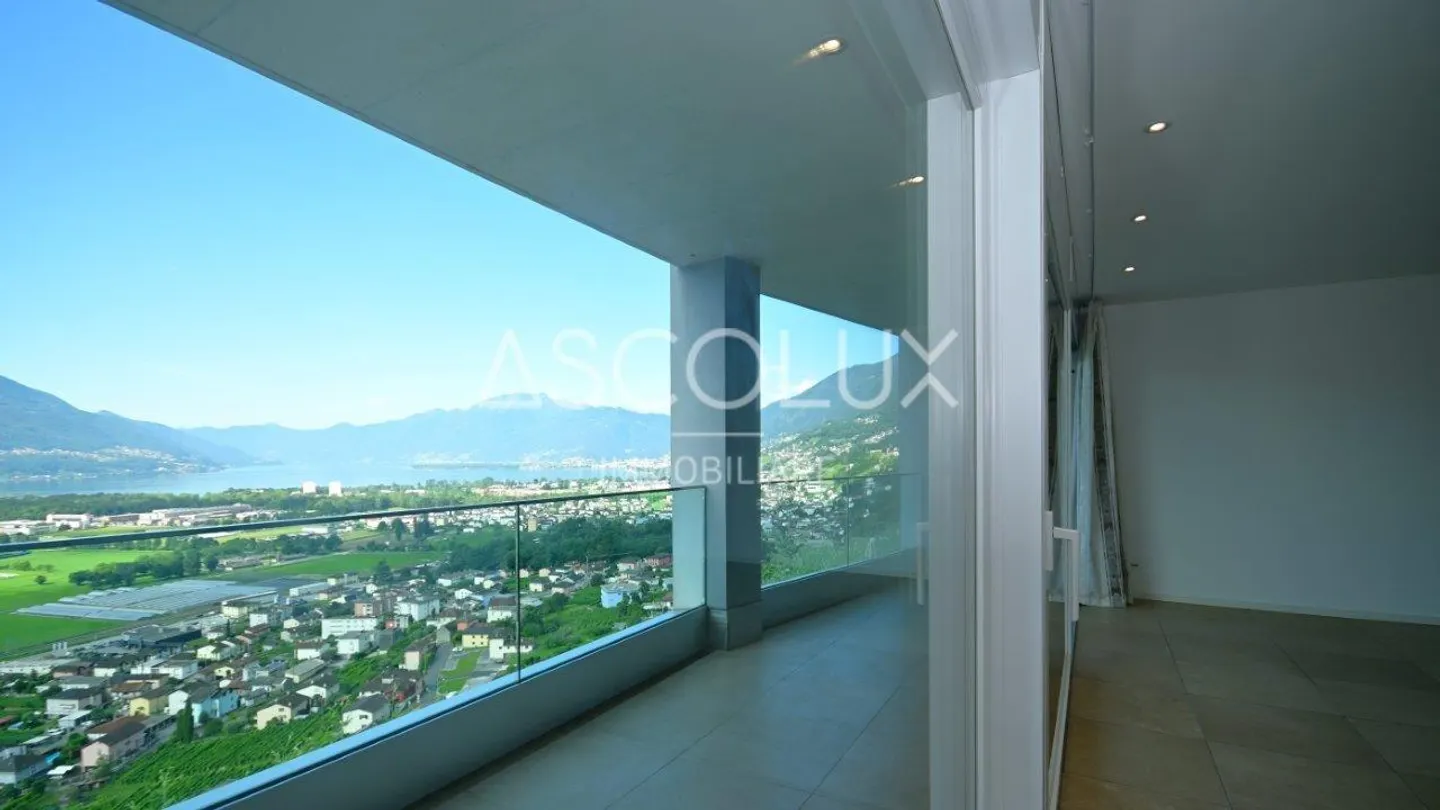 Modern Apartment with Lake View - Photo 15 of 30