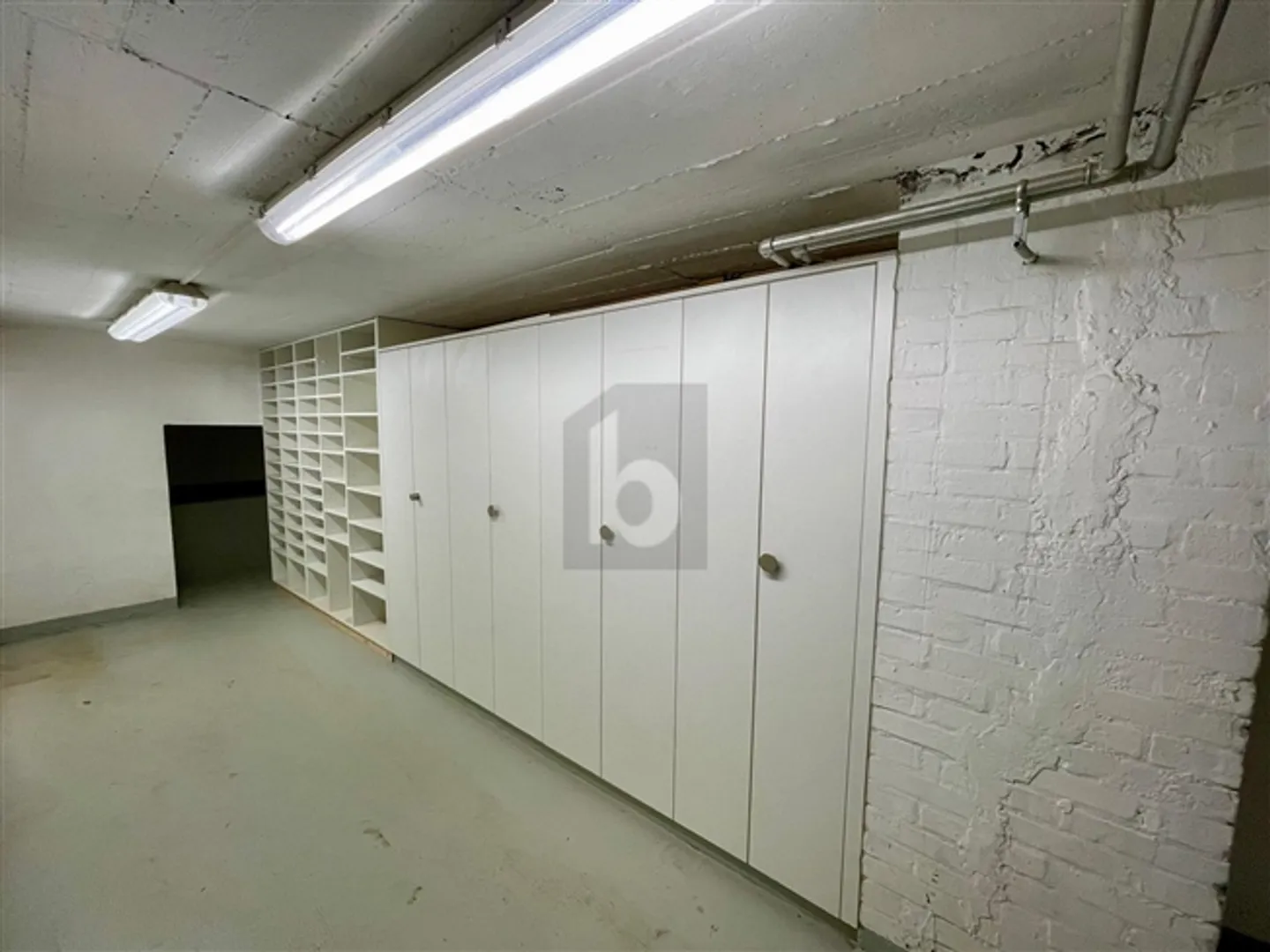 GERÄUMIGE WERKSTATT IN DER NÄHE DES ZENTRUMS - Foto 3 von 3