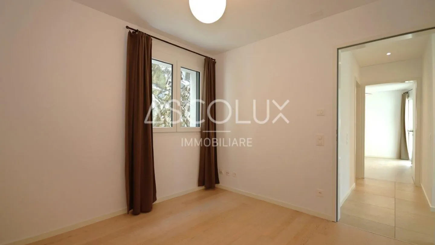 Modern Apartment with Lake View - Photo 20 of 30