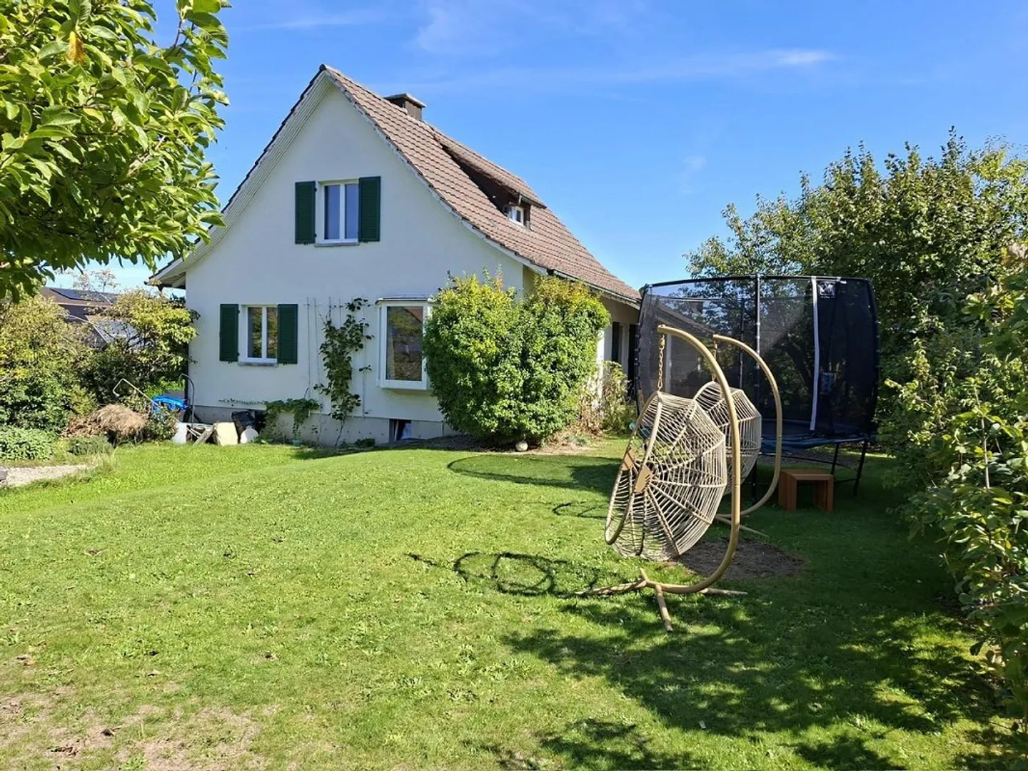 Charmantes freistehendes Haus mit Garten - Foto 1 von 13