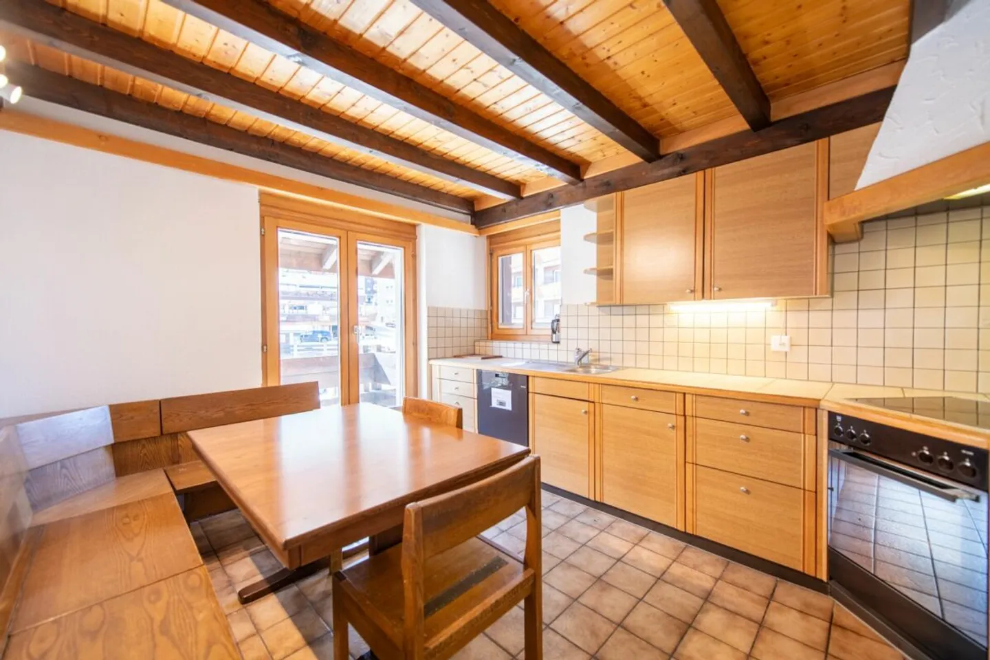 Living, Renting, Profiting: Versatile Residential and Investment Property with Panoramic View - Photo 4 of 20