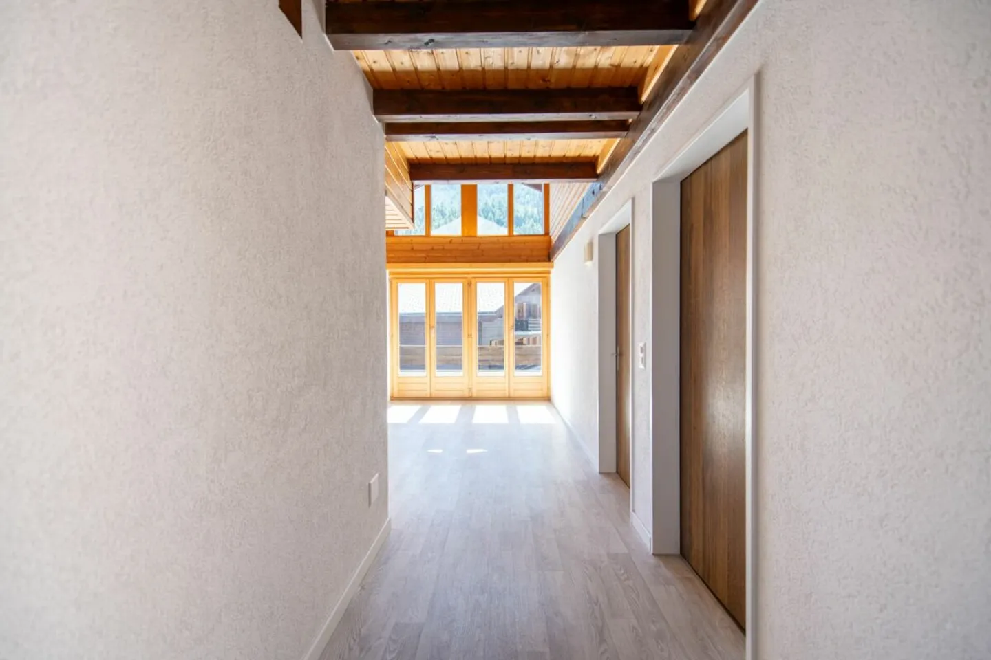 Living, Renting, Profiting: Versatile Residential and Investment Property with Panoramic View - Photo 6 of 20