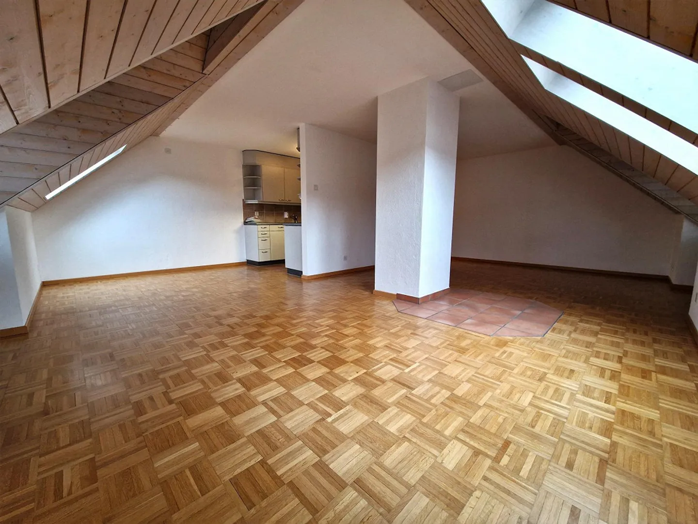 Appartement sous les combles de 2,5 pièces à Kleinandelfingen - Photo 2 sur 5