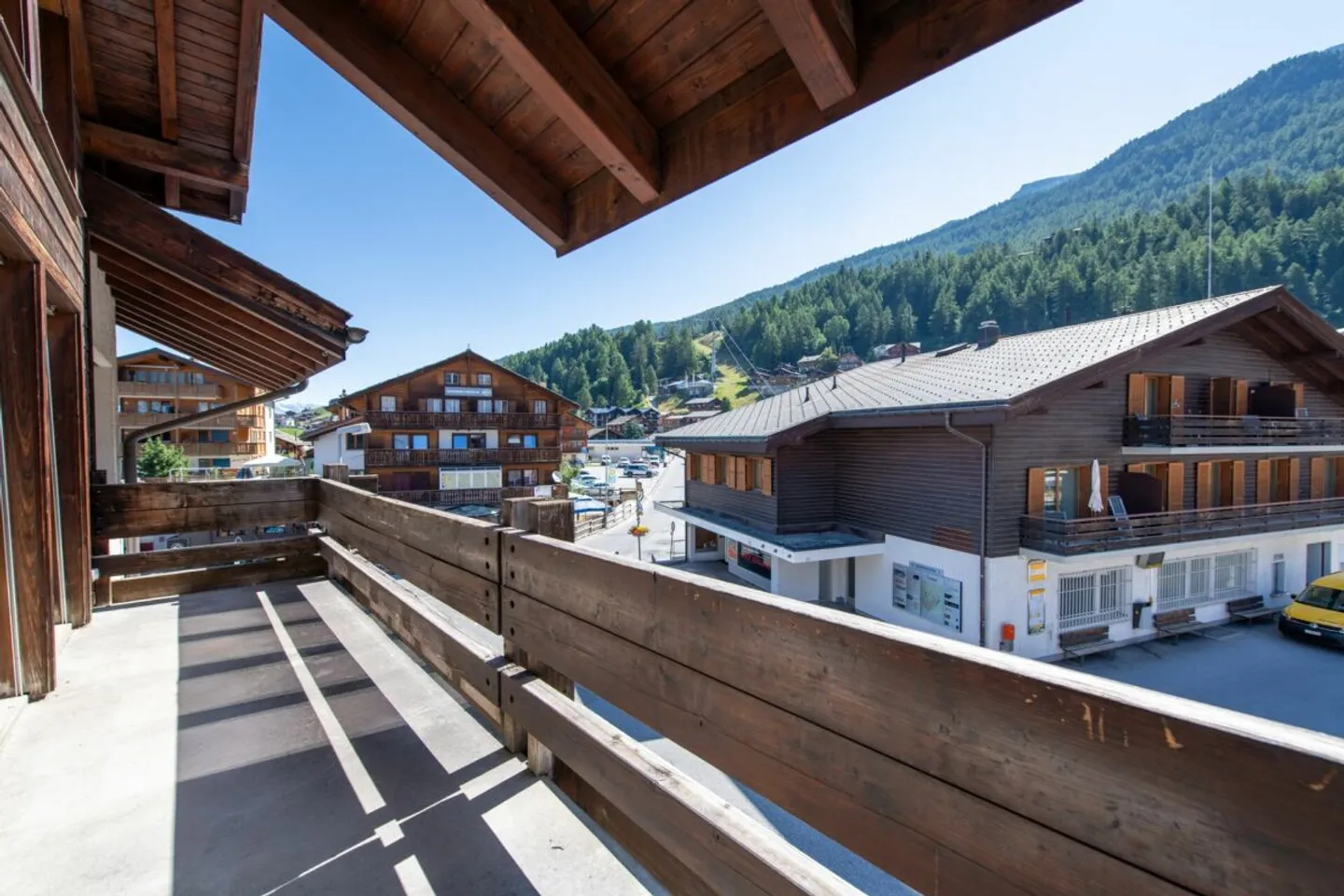 Living, Renting, Profiting: Versatile Residential and Investment Property with Panoramic View - Photo 14 of 20