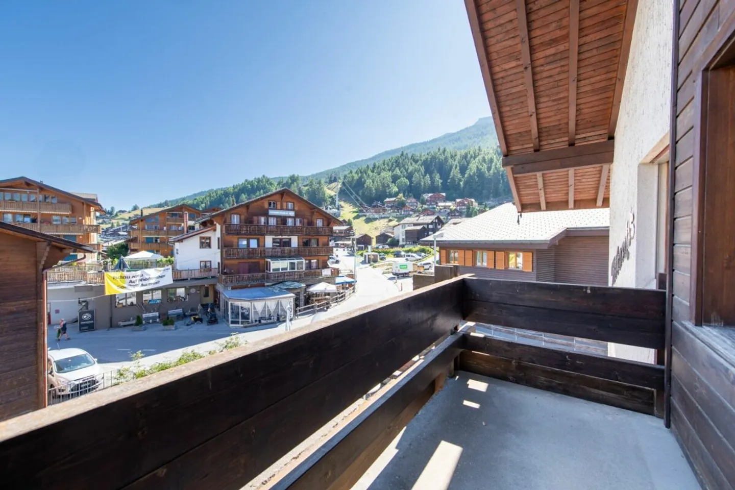 Living, Renting, Profiting: Versatile Residential and Investment Property with Panoramic View - Photo 15 of 20