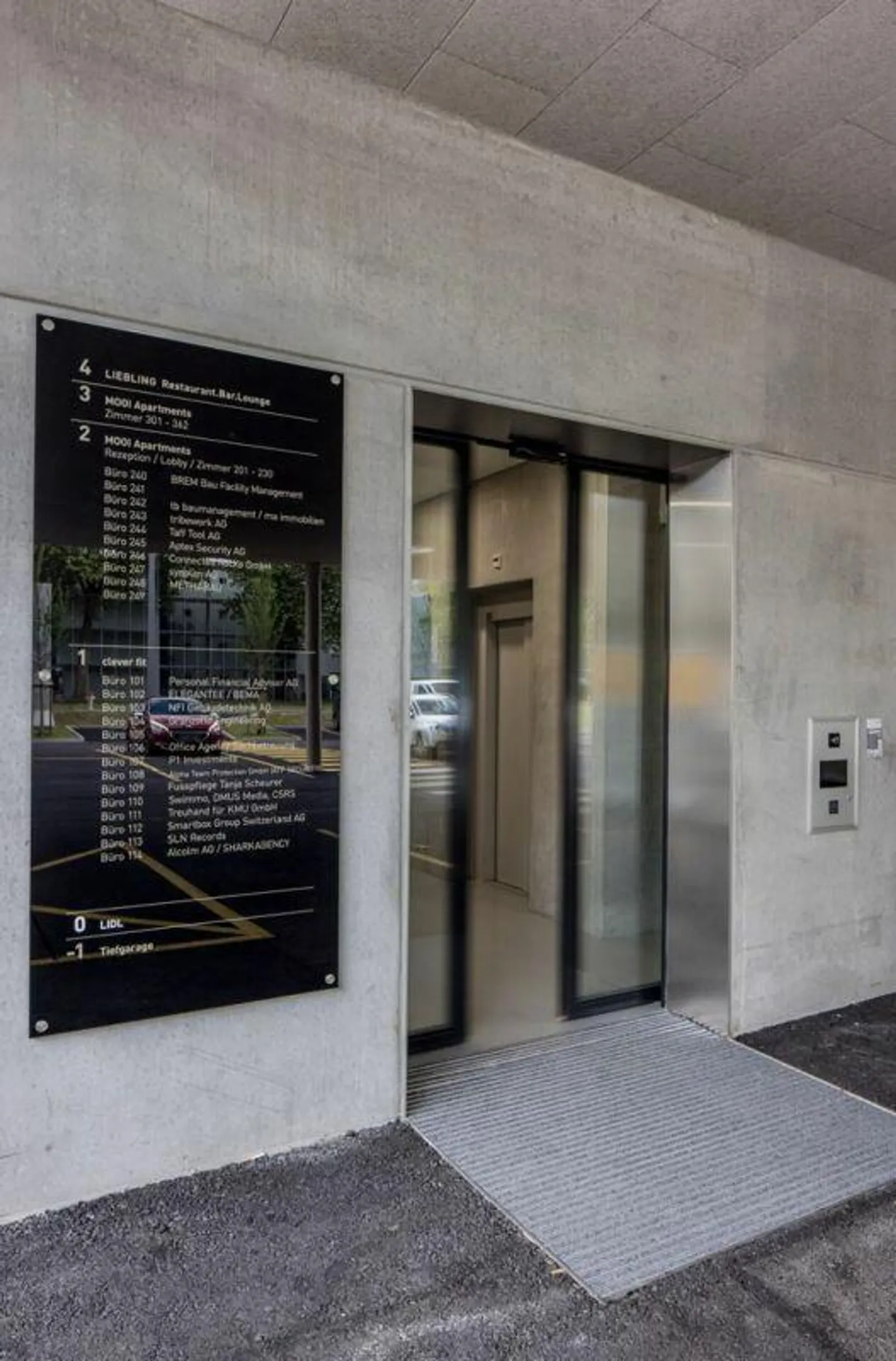Ufficio di 45m2 in edificio commerciale in affitto - Foto 2 di 4