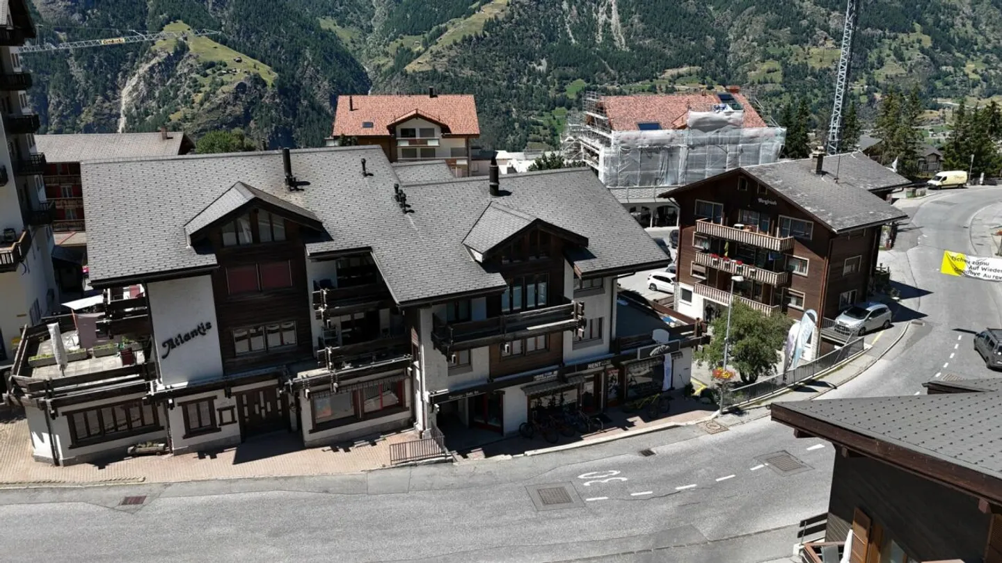 Living, Renting, Profiting: Versatile Residential and Investment Property with Panoramic View - Photo 17 of 20