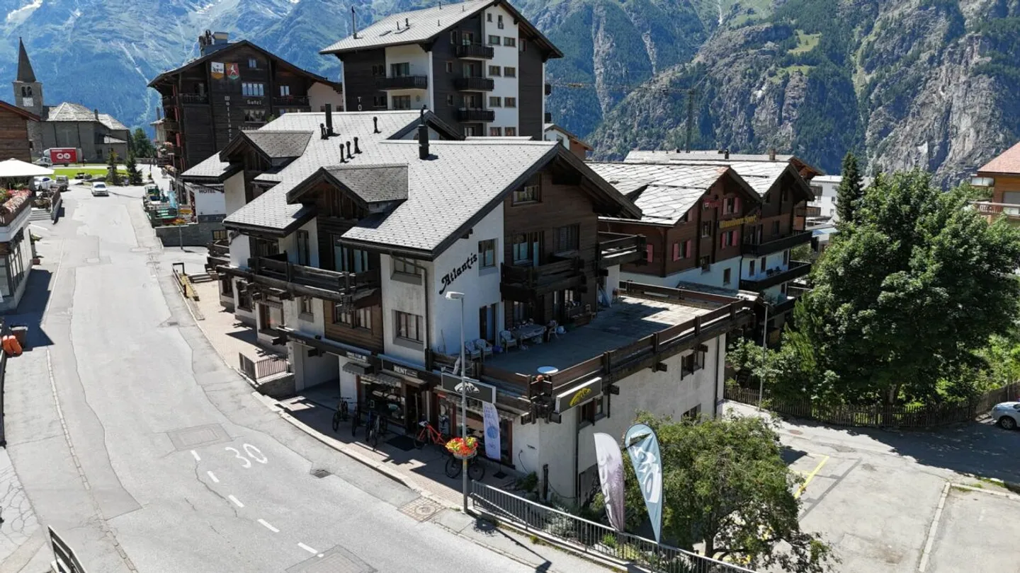 Living, Renting, Profiting: Versatile Residential and Investment Property with Panoramic View - Photo 18 of 20