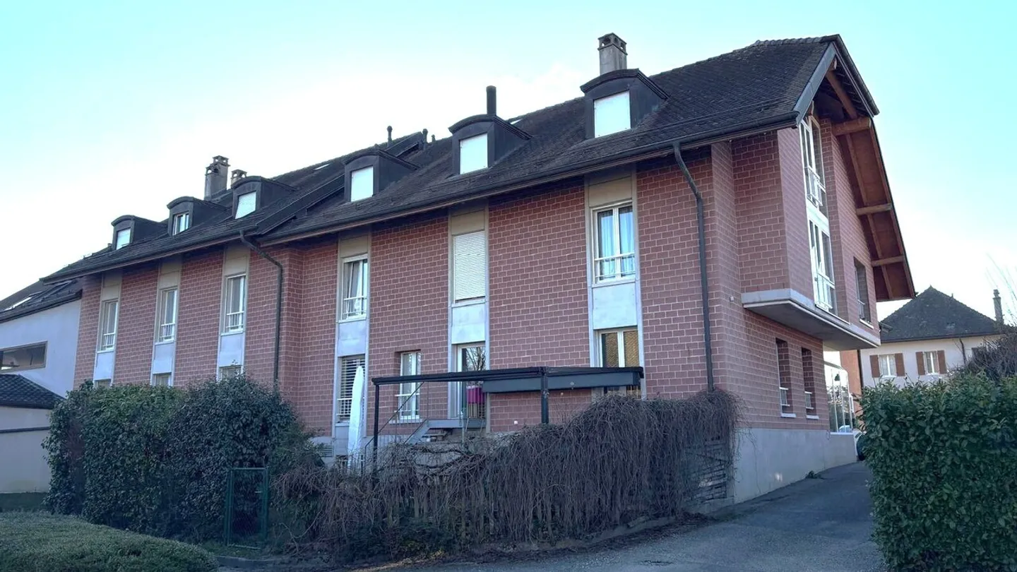 Bâtiment locatif avec 9 appartements et parking - Photo 1 sur 1